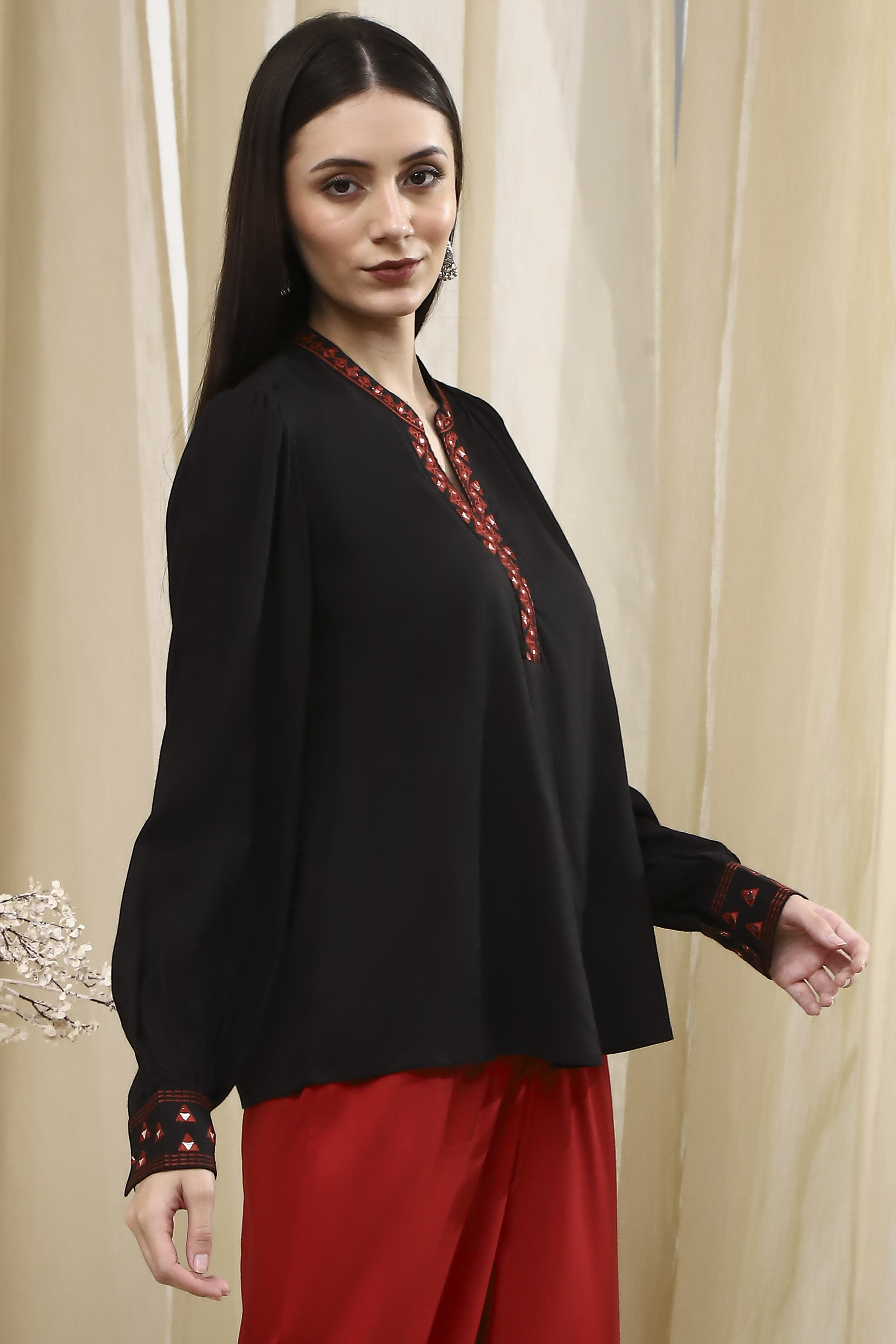 Black Solid Straight Top image number 4