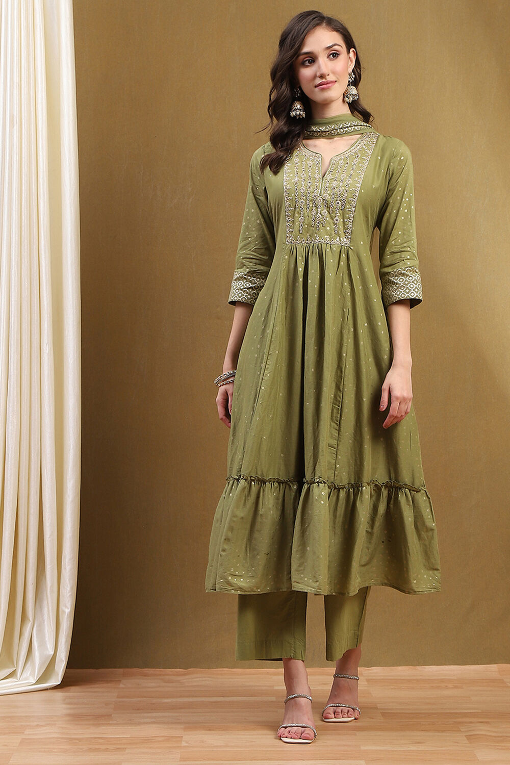 Green Cotton Printed Festive Gathered Suit Set image number 6