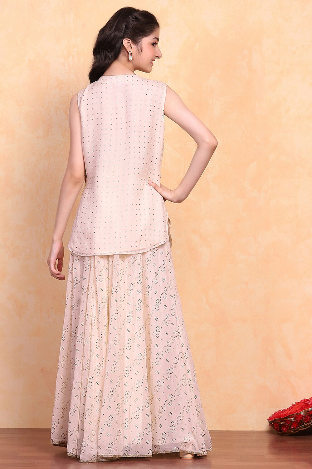 Off-White Embroidered Short Kurta & Palazzo Set image number 5