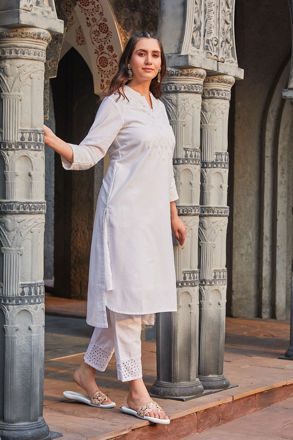 White Cotton Solid Straight Kurta image number 4