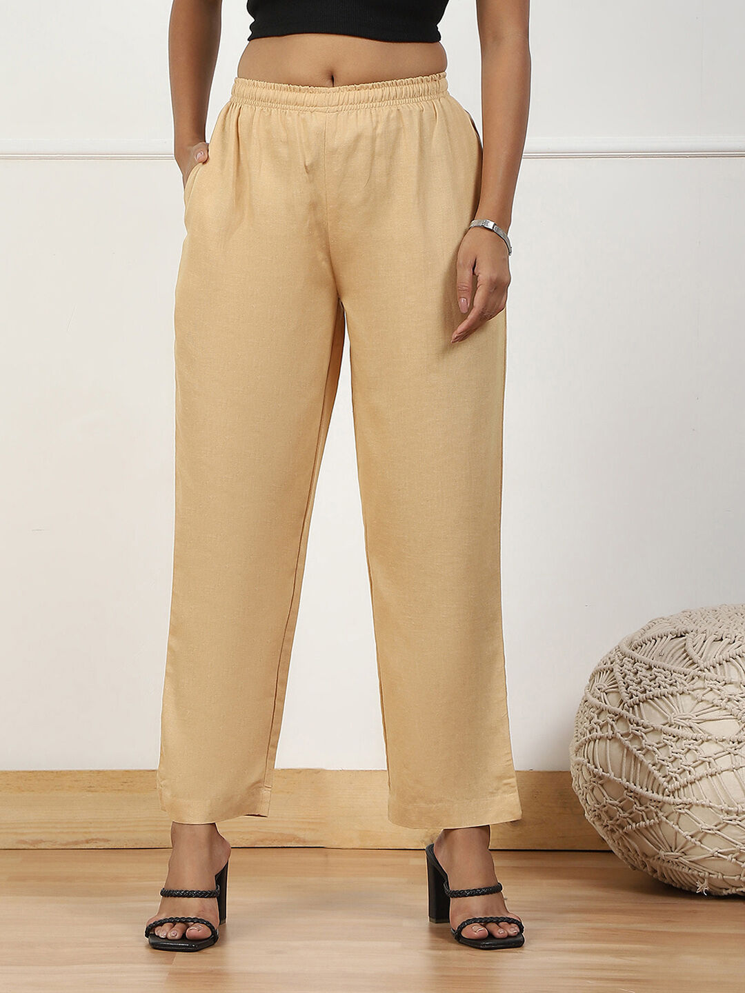 Beige Solid Mid-Rise Regular Pants image number 4