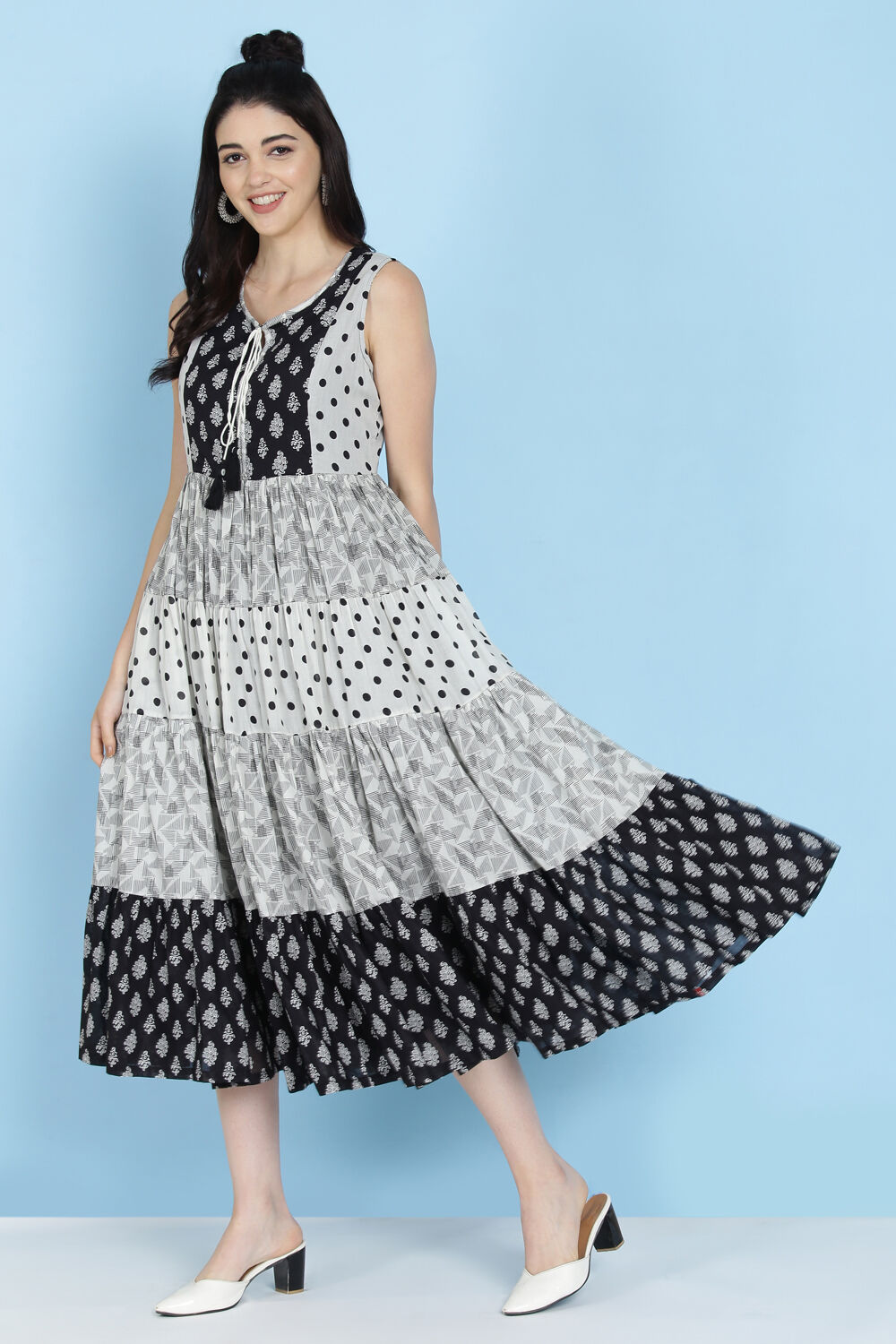 Black And White Cotton Fusion Wear Dress image number 4