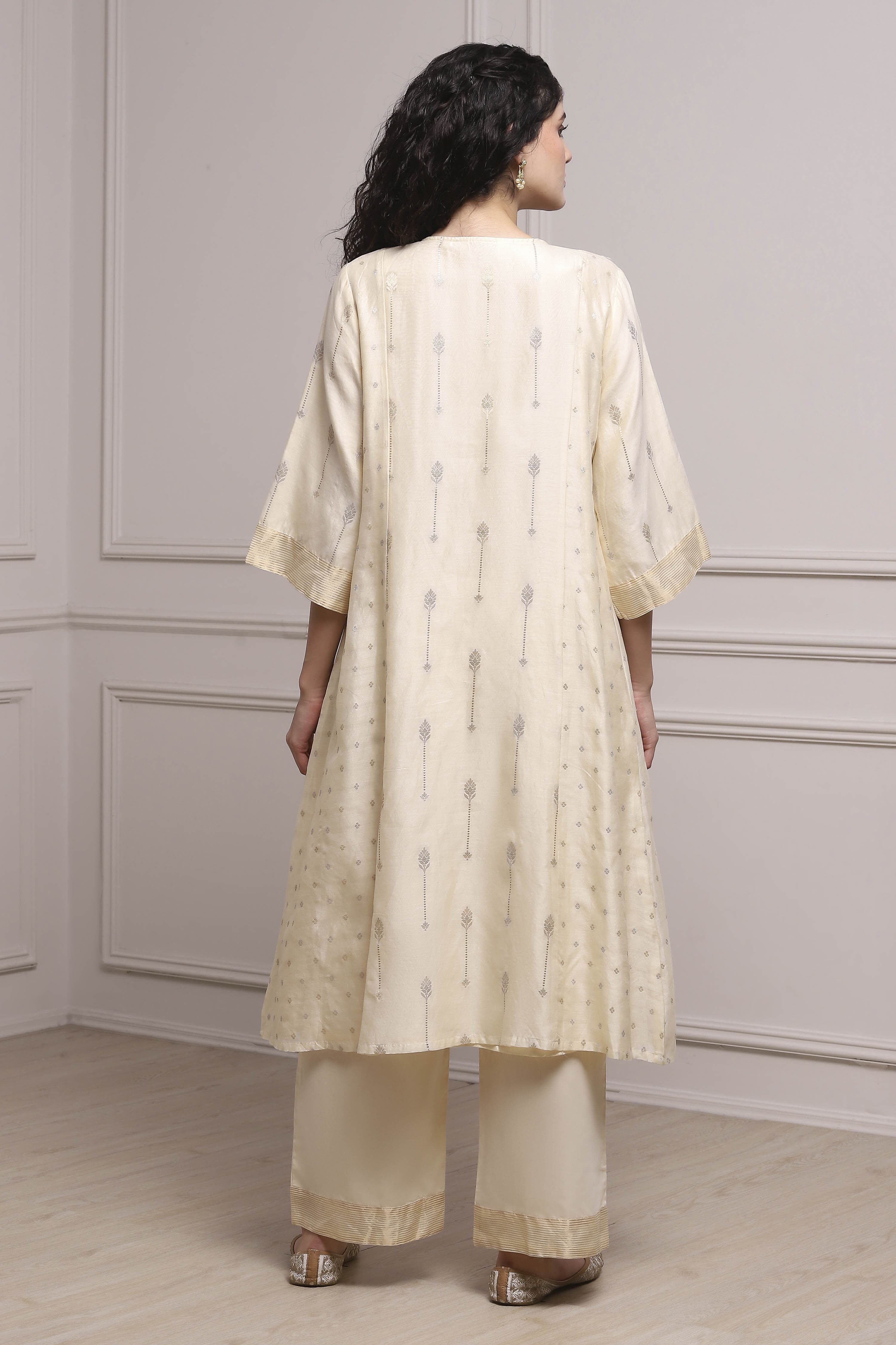 Cream-Colored Silk Metallic Gathered Suit Set image number 4