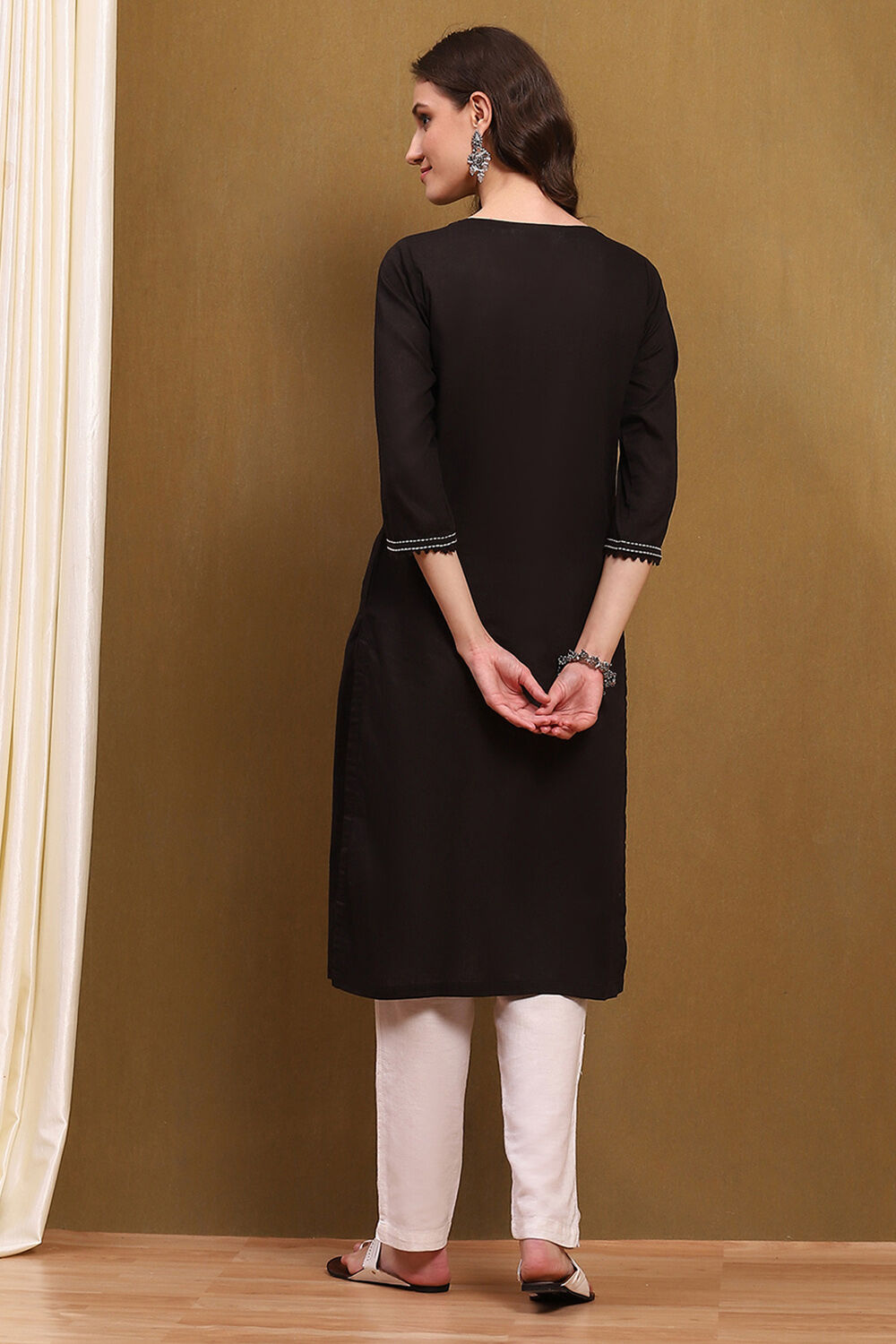 Black Cotton Blend Solid Straight Kurta image number 3