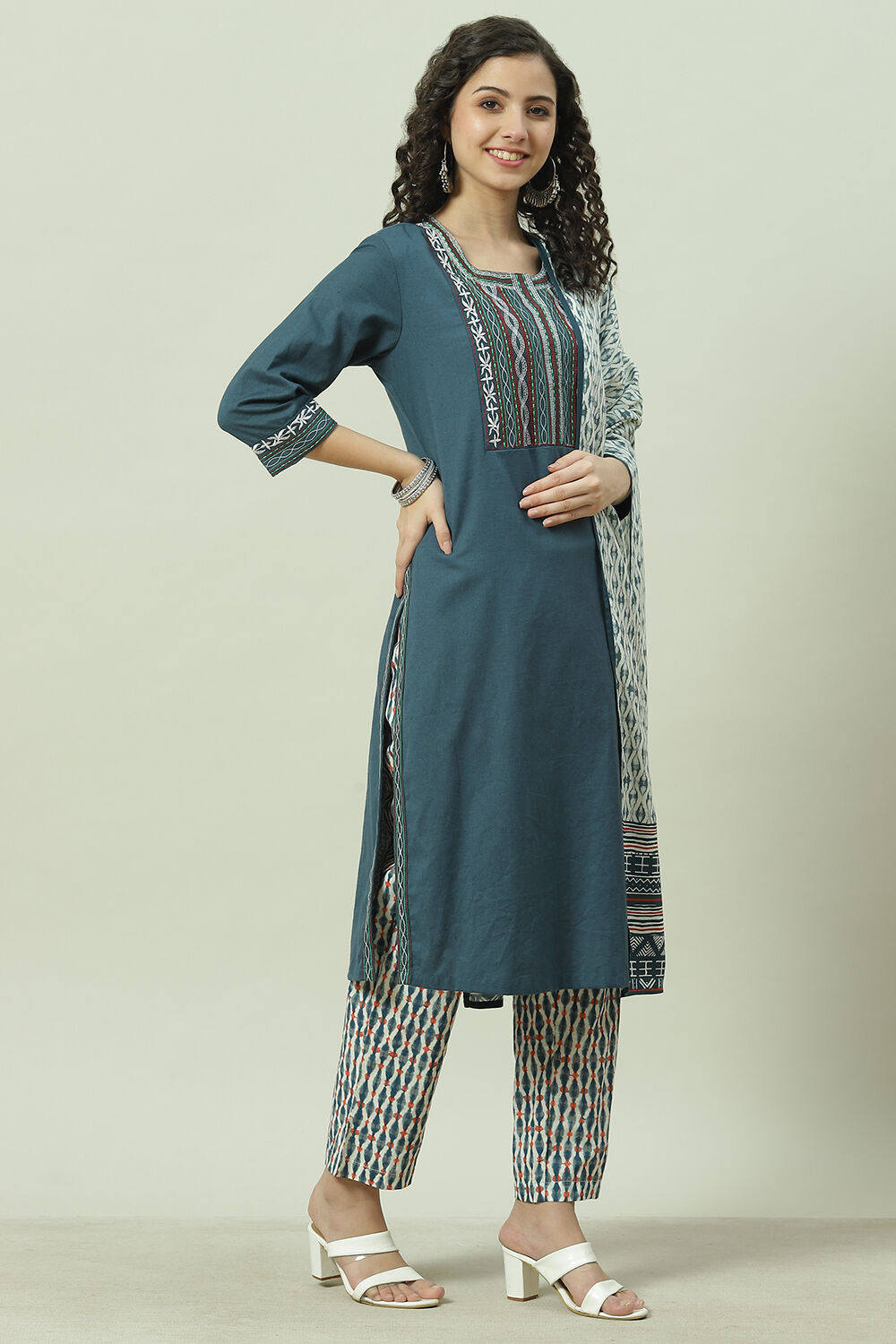 Blue Straight Kurta Regular Pants Suit Set image number 0