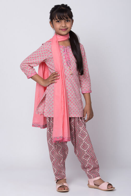 Peach Cotton Straight Kurta Salwar Suit Set image number 3