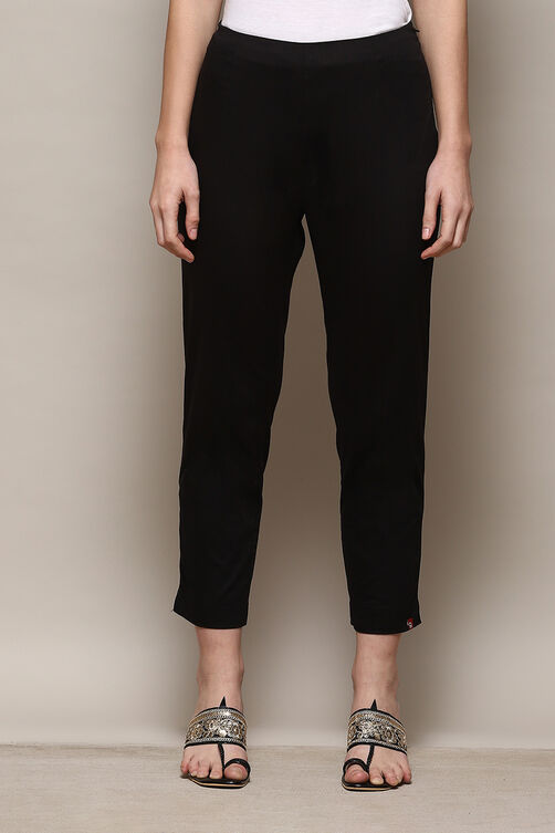 Black Cotton Slim Solid Pants image number 5