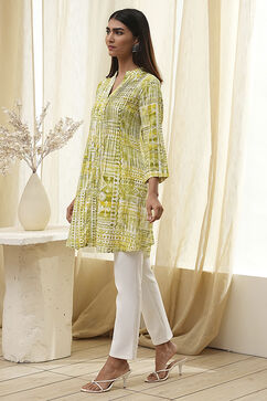 Lime Green Printed Straight Short Kurta image number 2