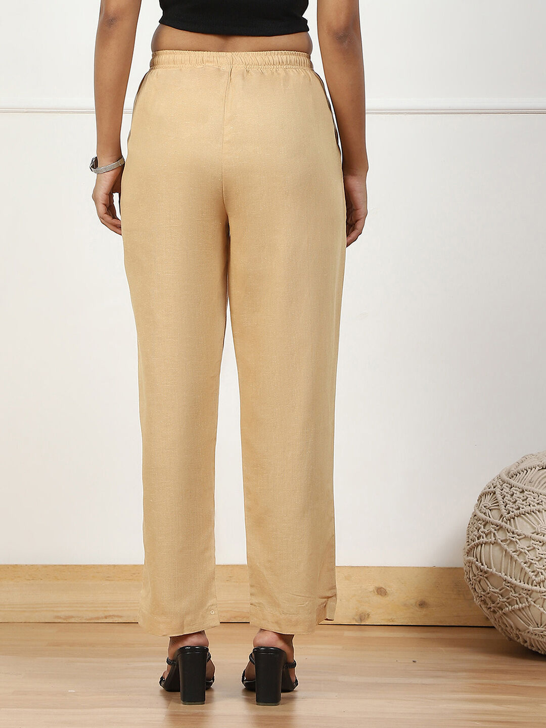 Beige Solid Mid-Rise Regular Pants image number 5