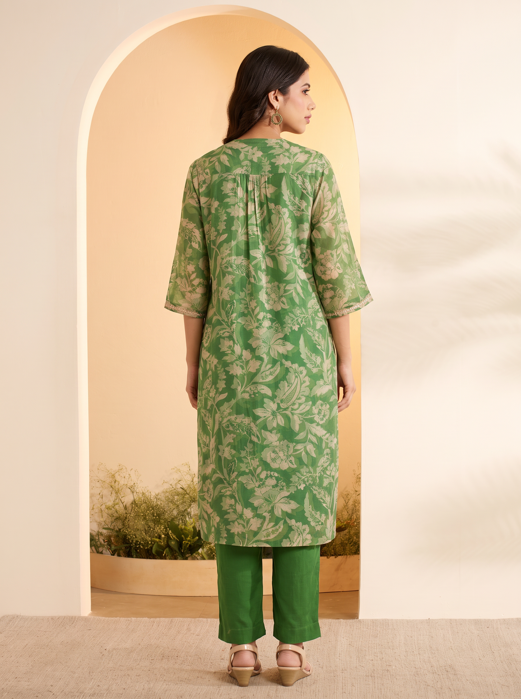 Green Viscose Blend Floral Printed Straight Kurta Set image number 6