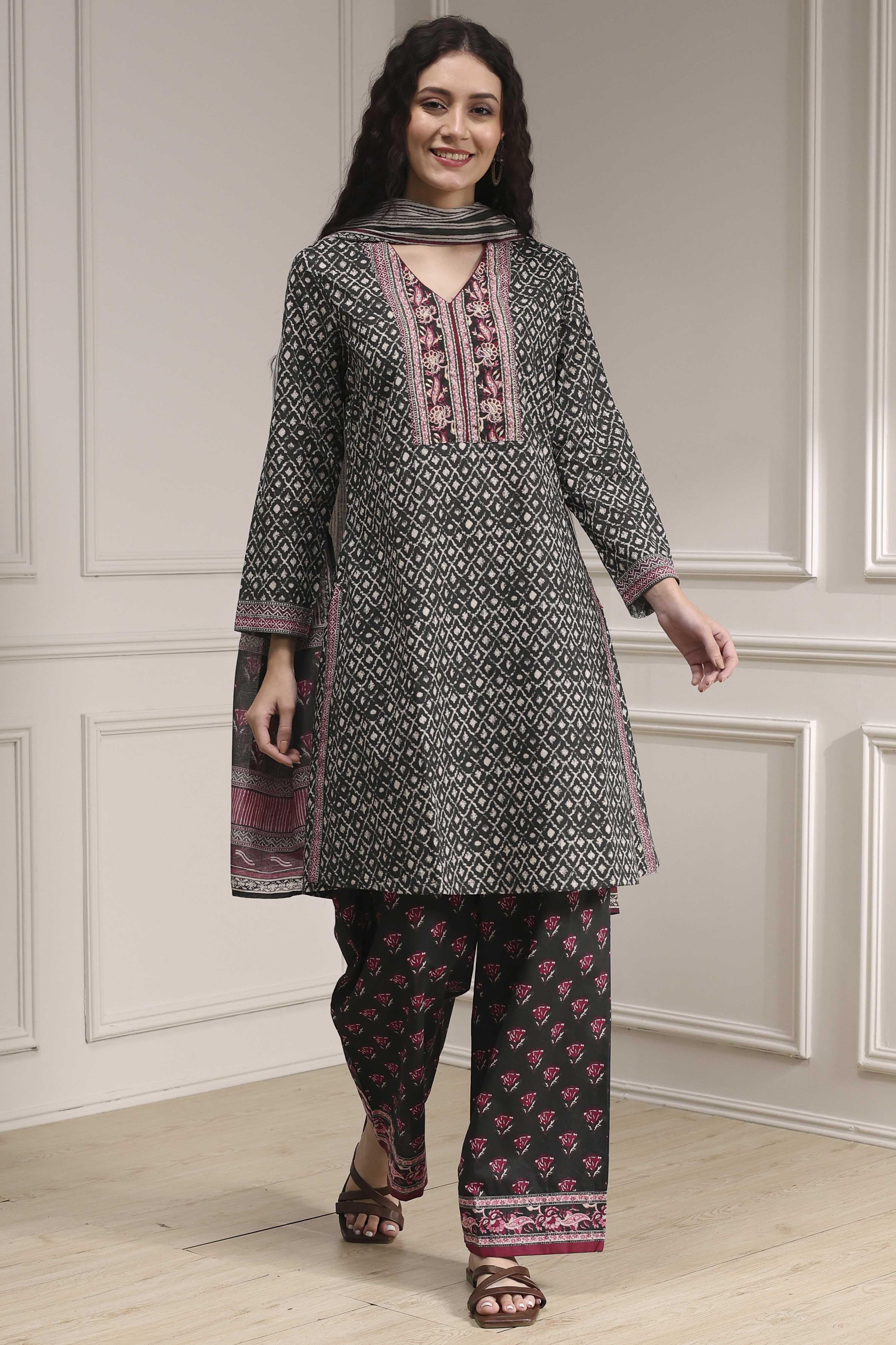 Black Cotton Printed Straight Suit Set image number 6