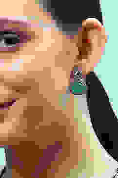 Emerald Green Brass earrings image number 3