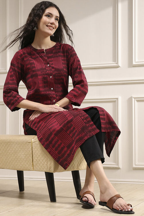 Maroon Cotton Ikat Straight Kurta image number 0