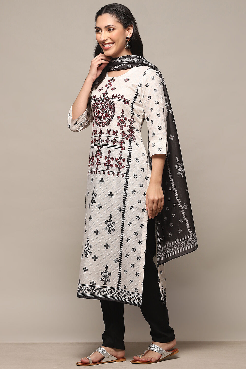 Off White Cotton Unstitched Suit set image number 5