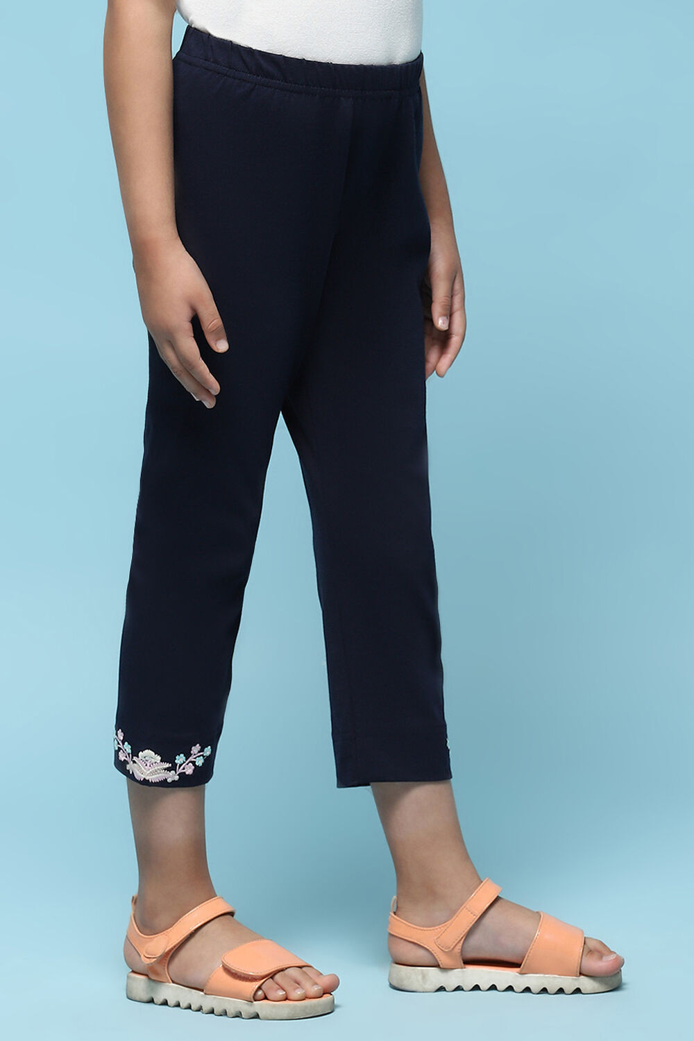 Fuchsia Cotton Lycra Regular Fit Capri image number 3