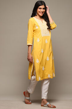 Yellow Cotton Straight Embroidred Kurta image number 3