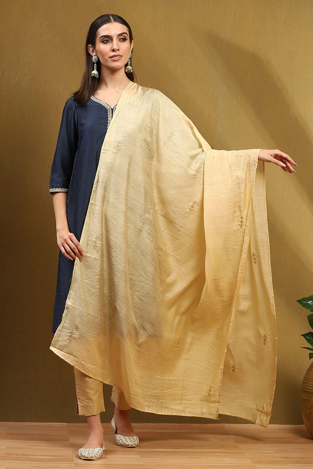 Gold Polyester Dupatta image number 4