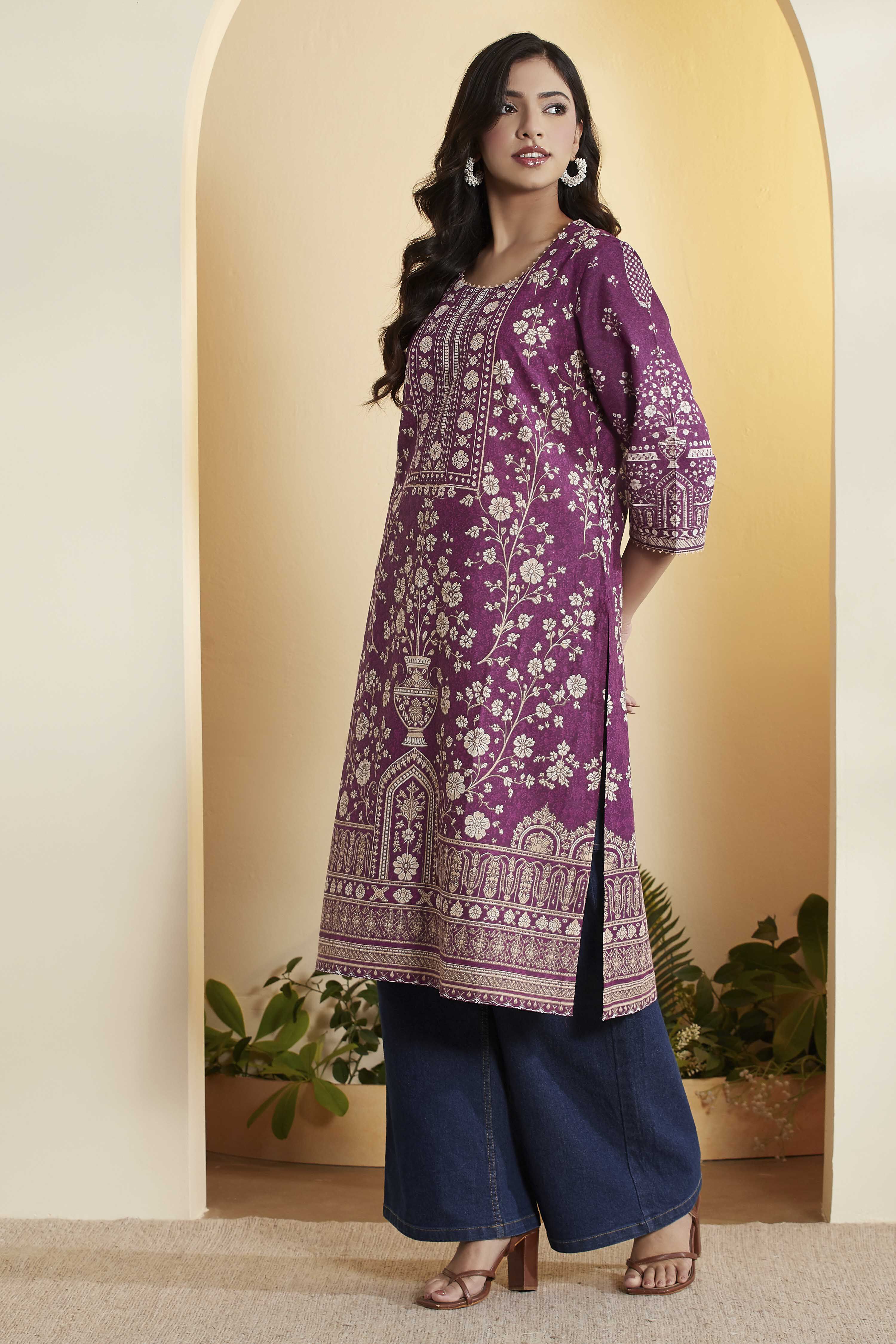 Purple Cotton Floral Printed Straight Kurta image number 2