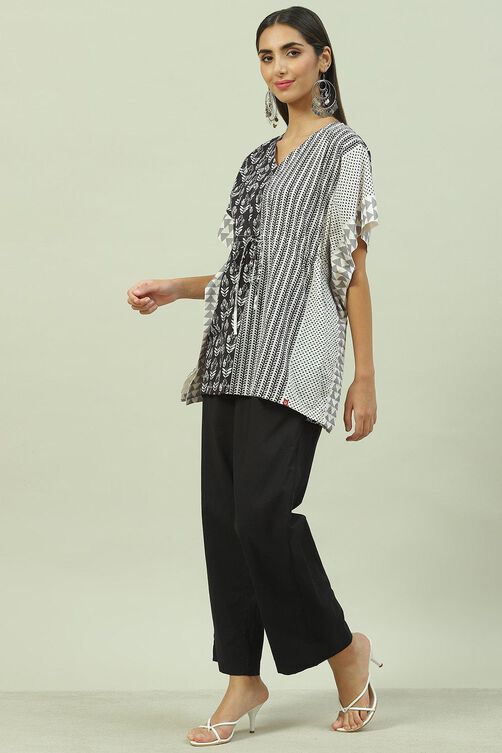 Black & White Cotton Printed Kaftan Nightwear image number 3