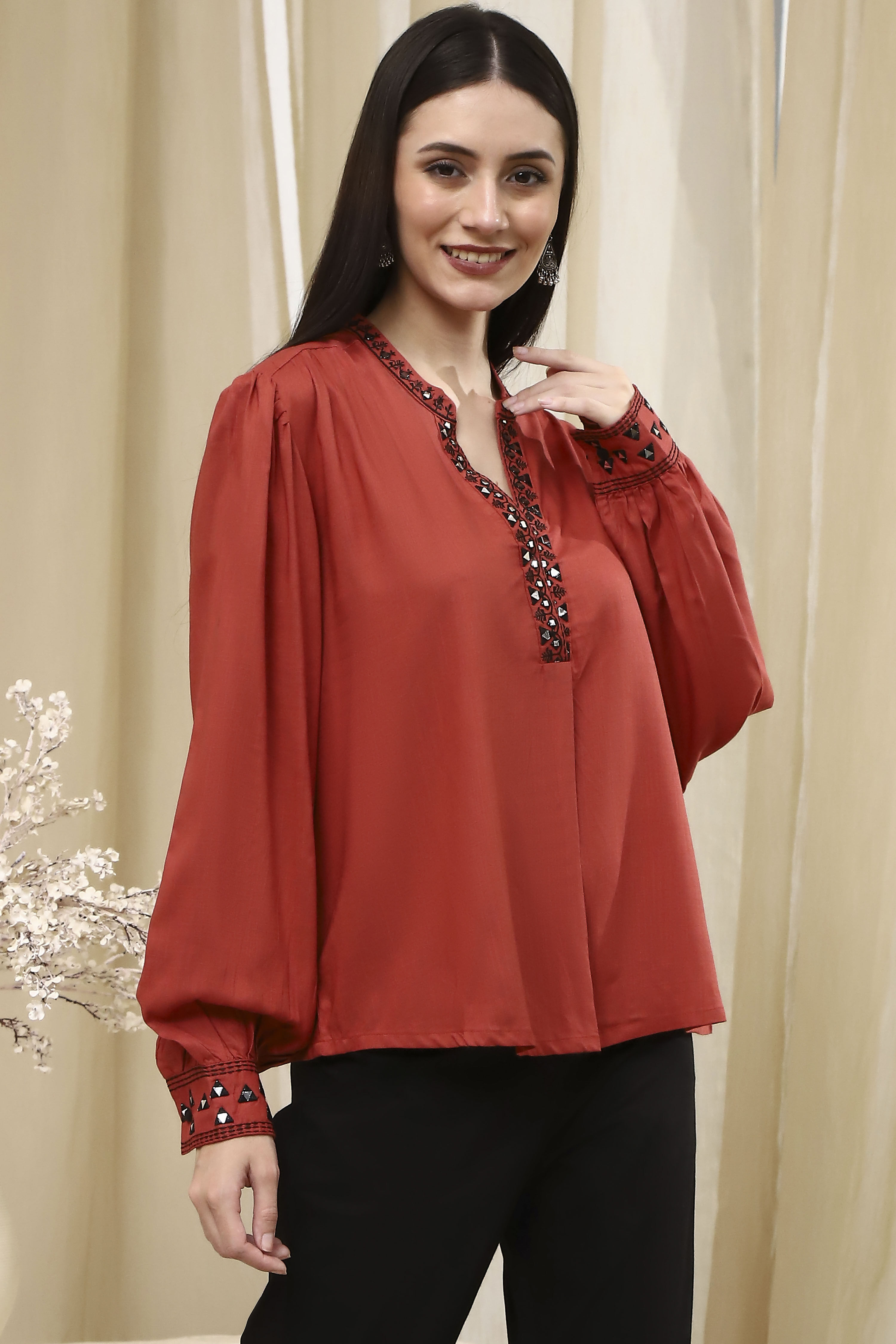 Black Solid Straight Top image number 4