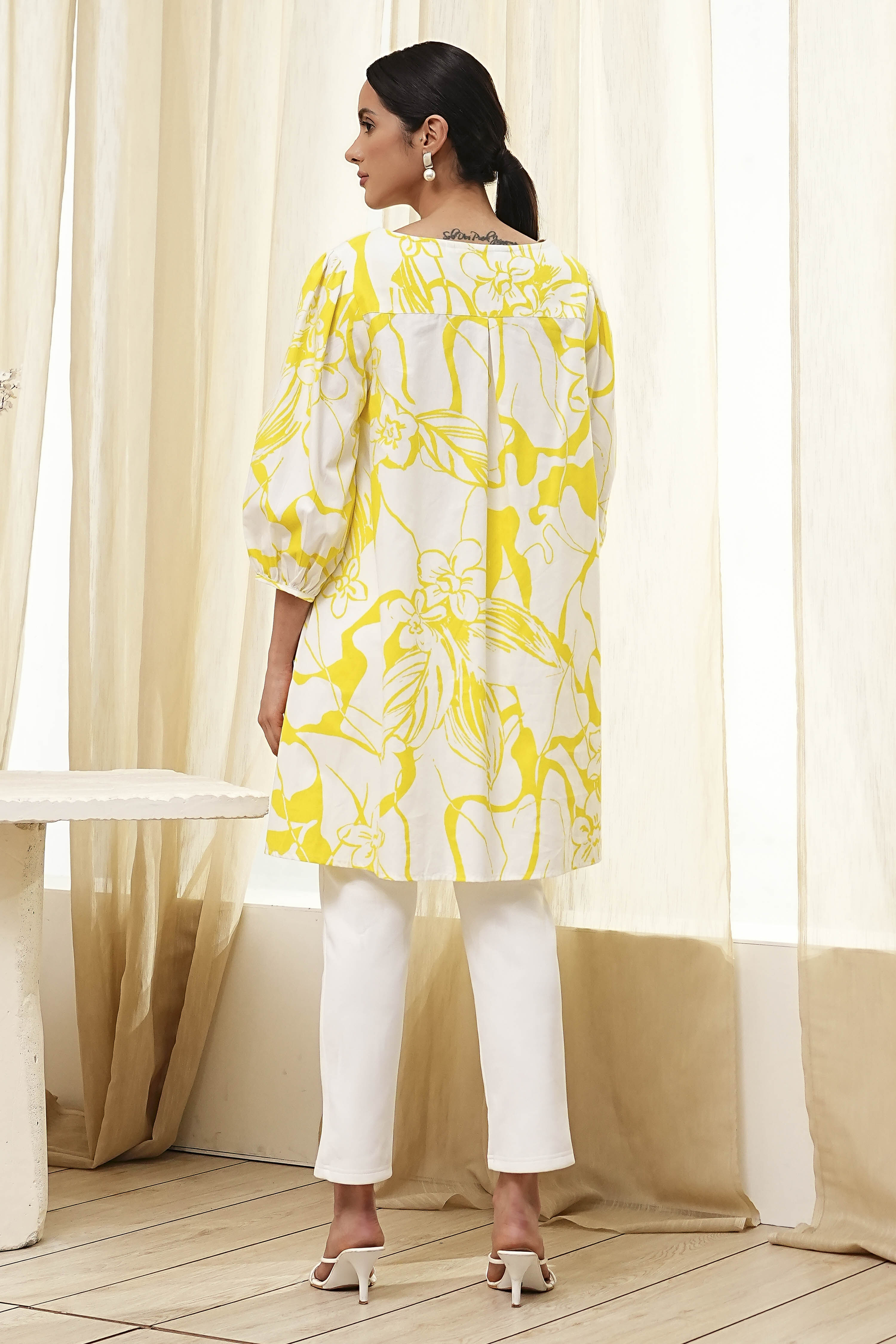 Lime and White Cotton Relaxed Short Kurta image number 3