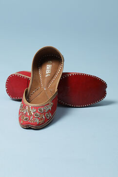 Red Embroidered Mojaris image number 3
