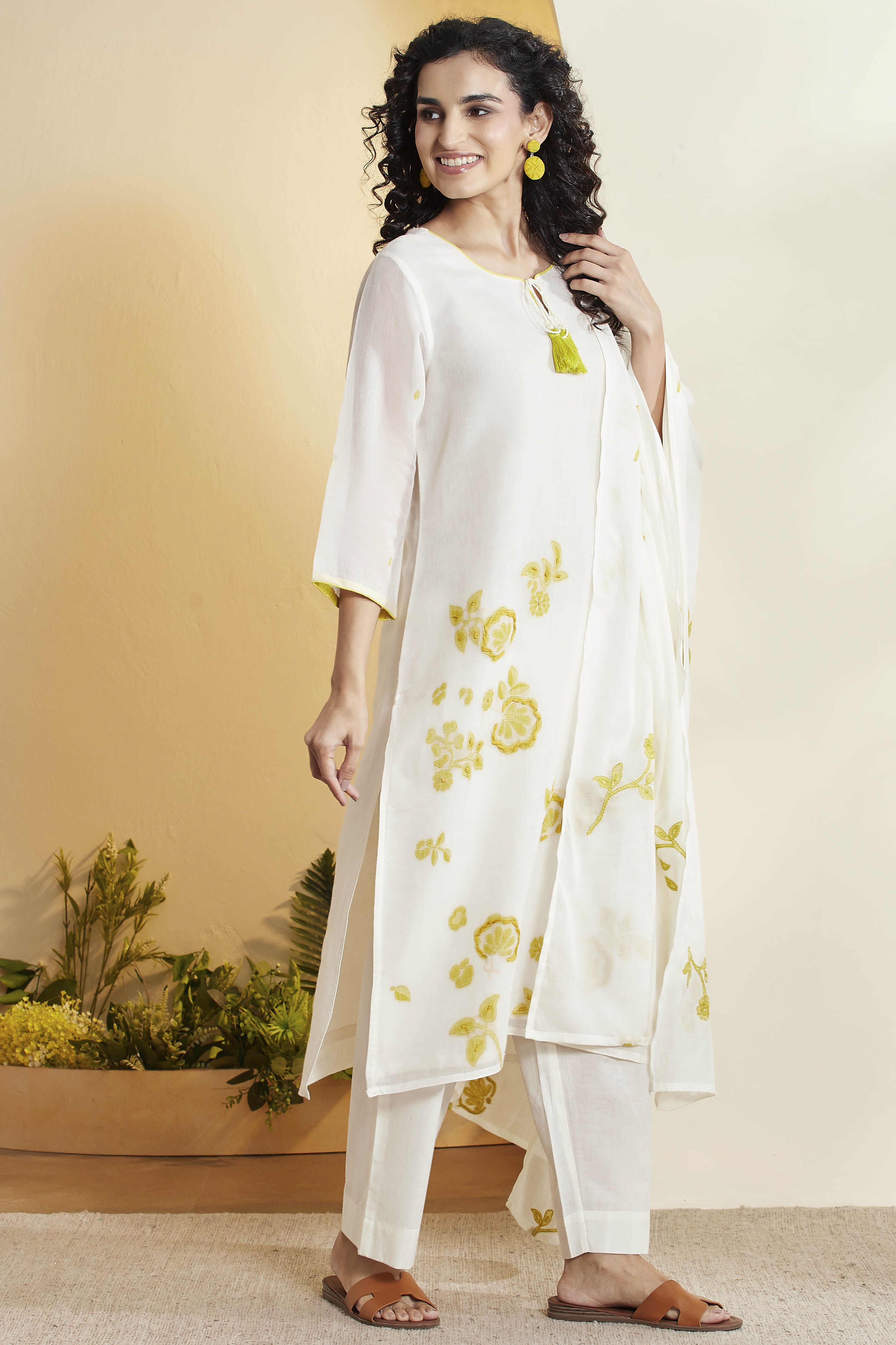 White & Red Viscose Rayon Floral Embroidered Kurta Set image number 5