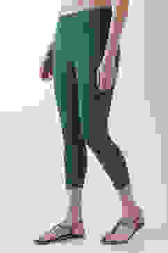 Green Cotton Lycra Solid Fitted Cropped Leggings image number 2