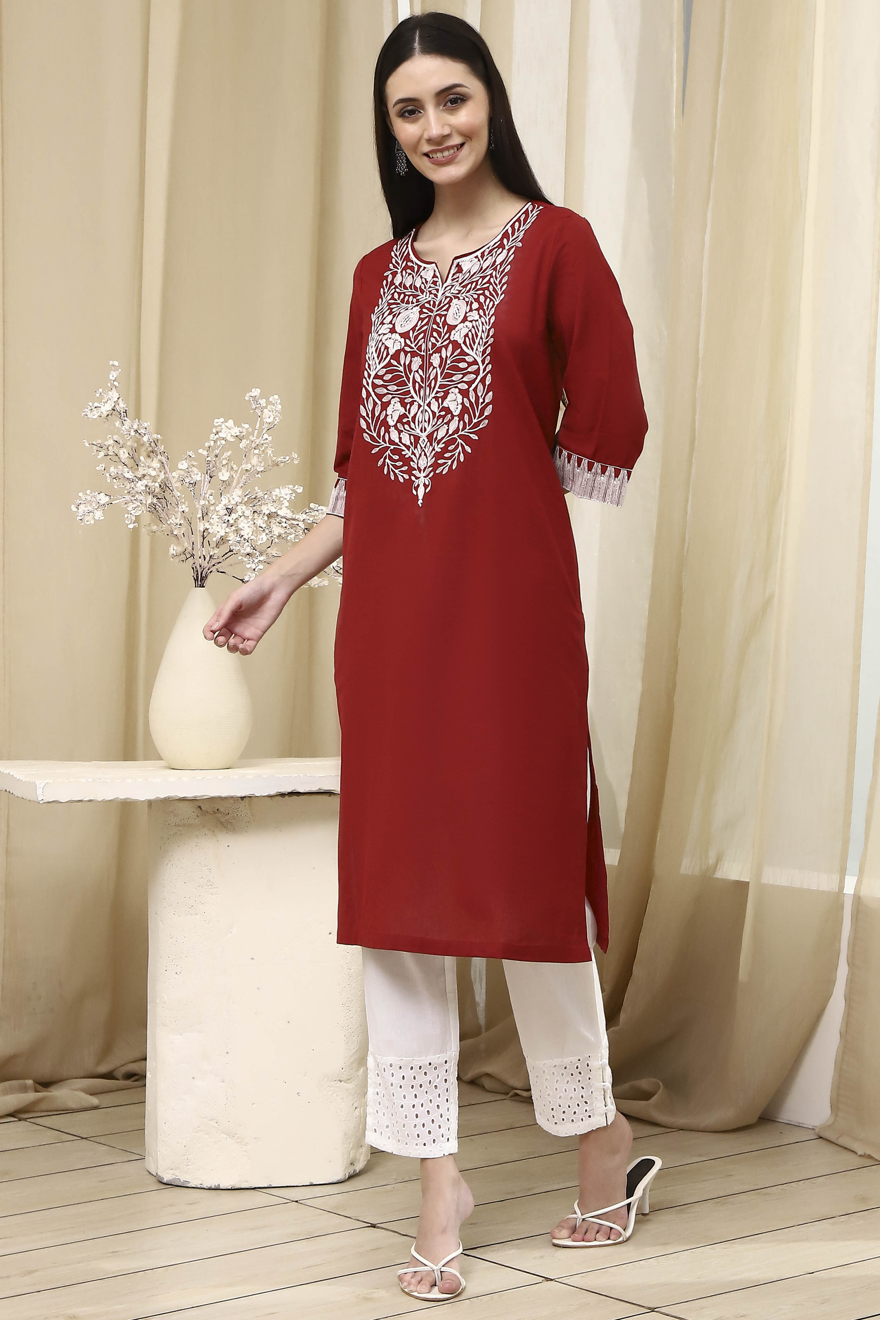 Maroon Cotton Dyed Straight Kurta image number 2