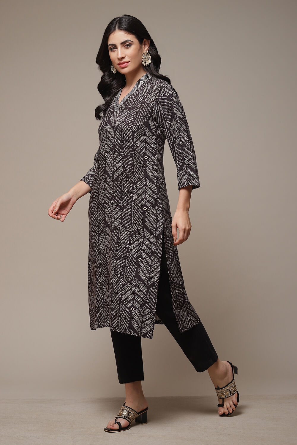 Beige LIVA Straight Printed Kurta image number 3
