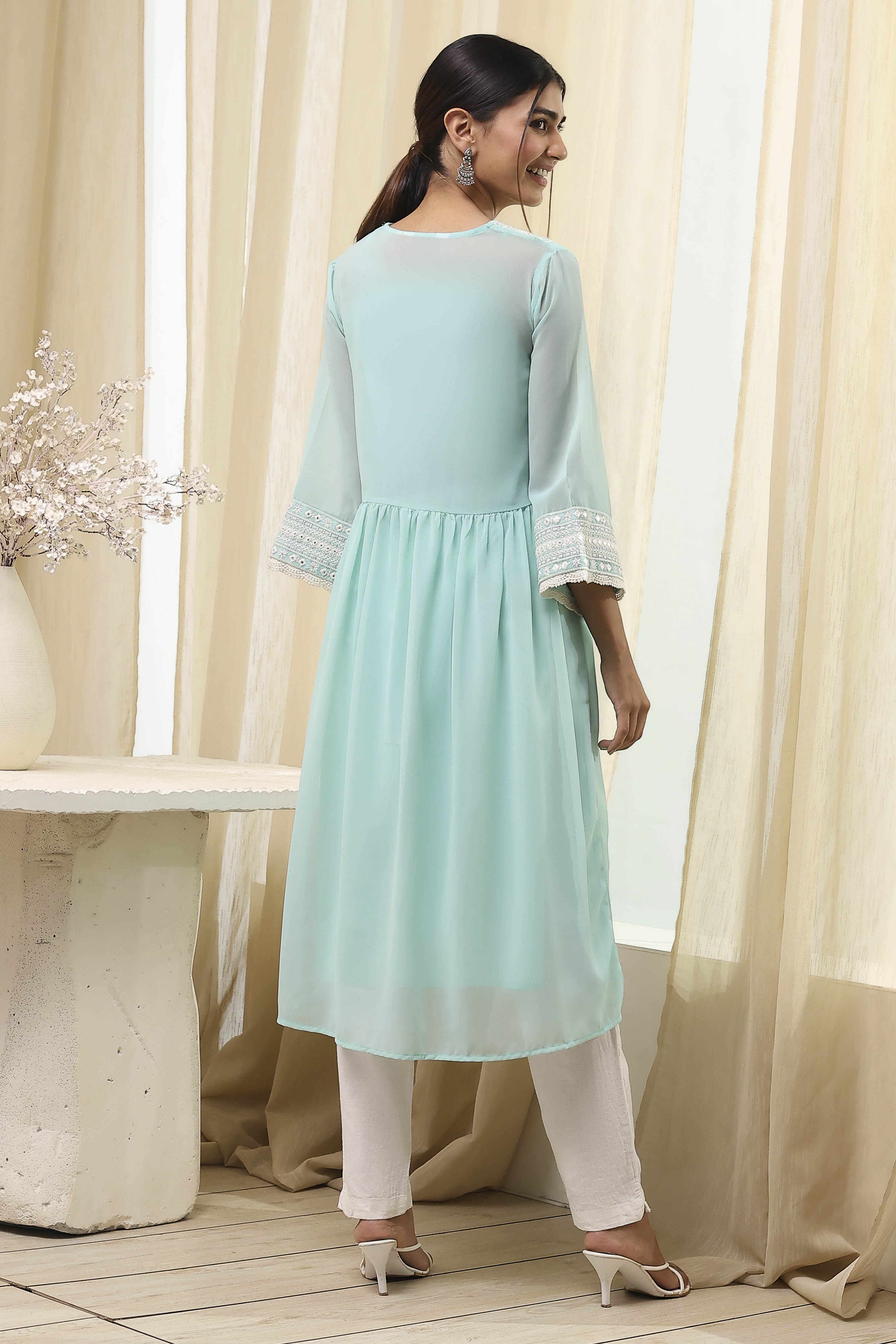Aqua Embroidered Gathered Kurta image number 3