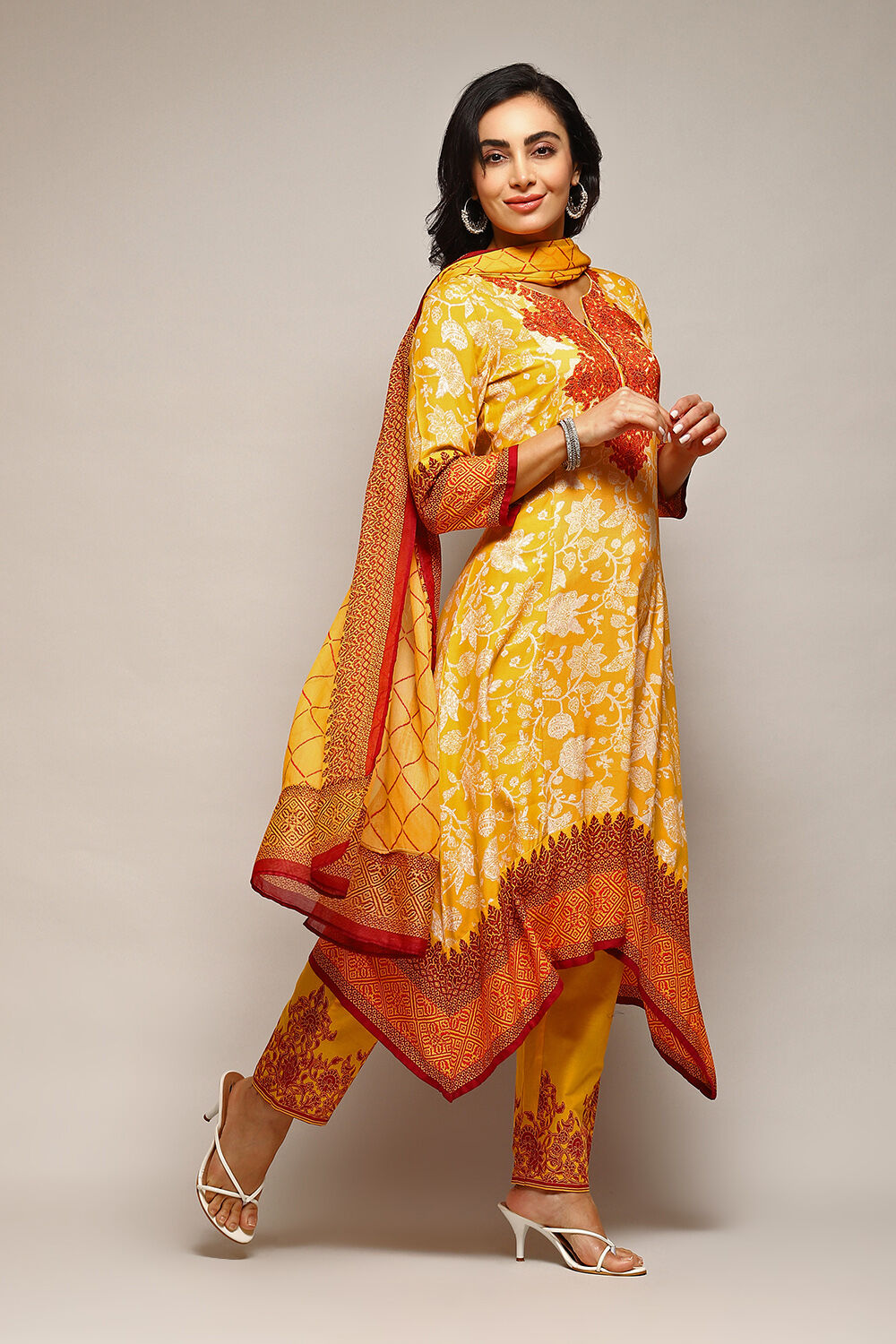 Off White Viscose Straight Printed Kurta Pant Suit Set image number 6