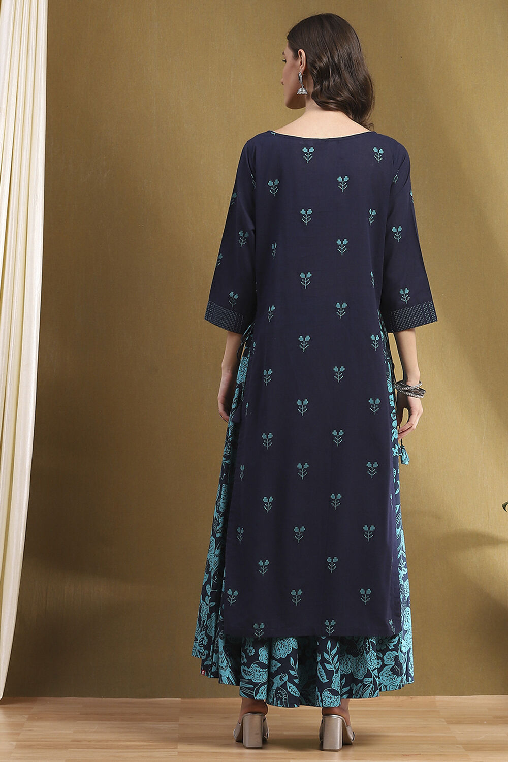 Blue Cotton Yard Dyed Straight Suit Set image number 4