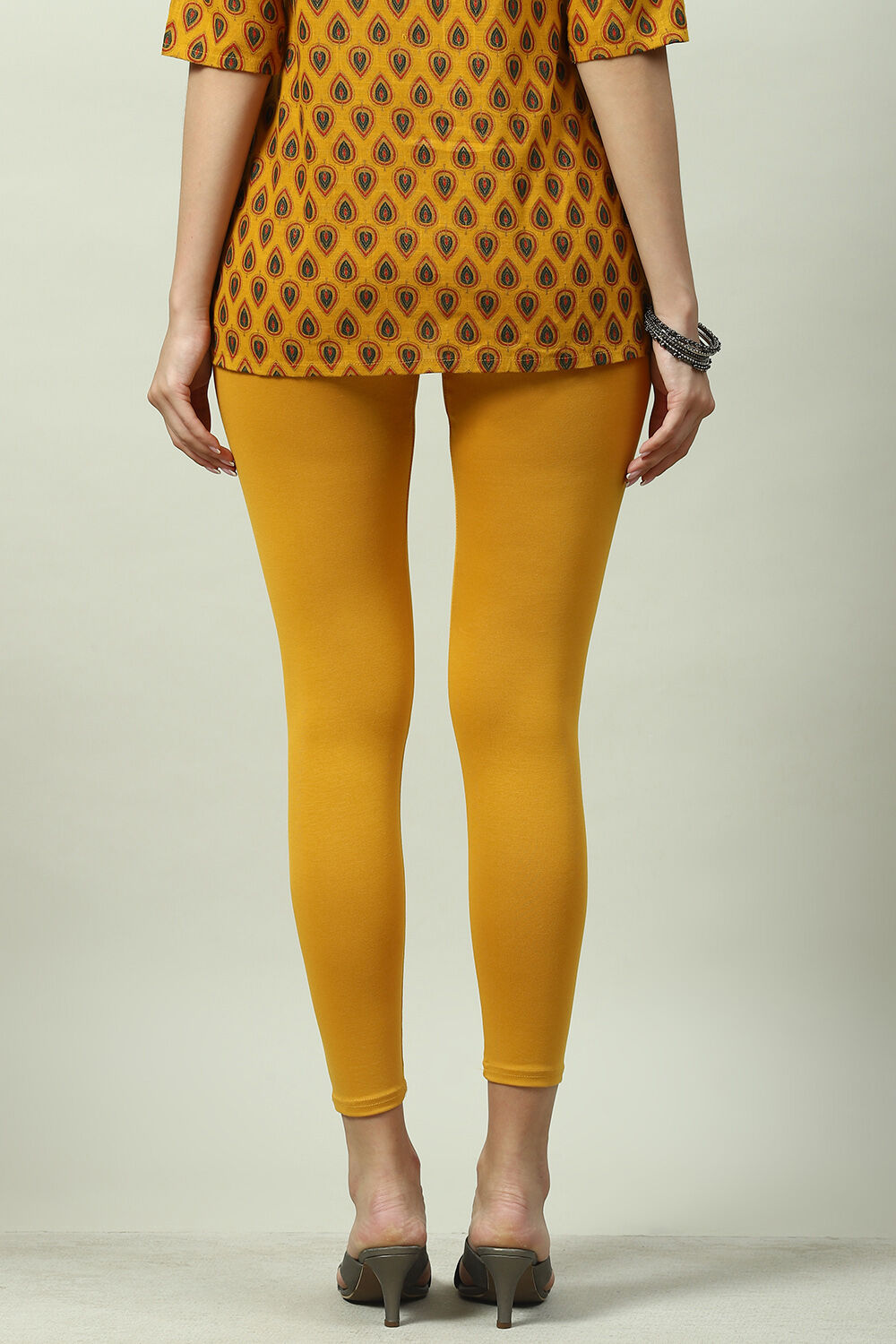 Black Cotton Blend Solid Leggings image number 4