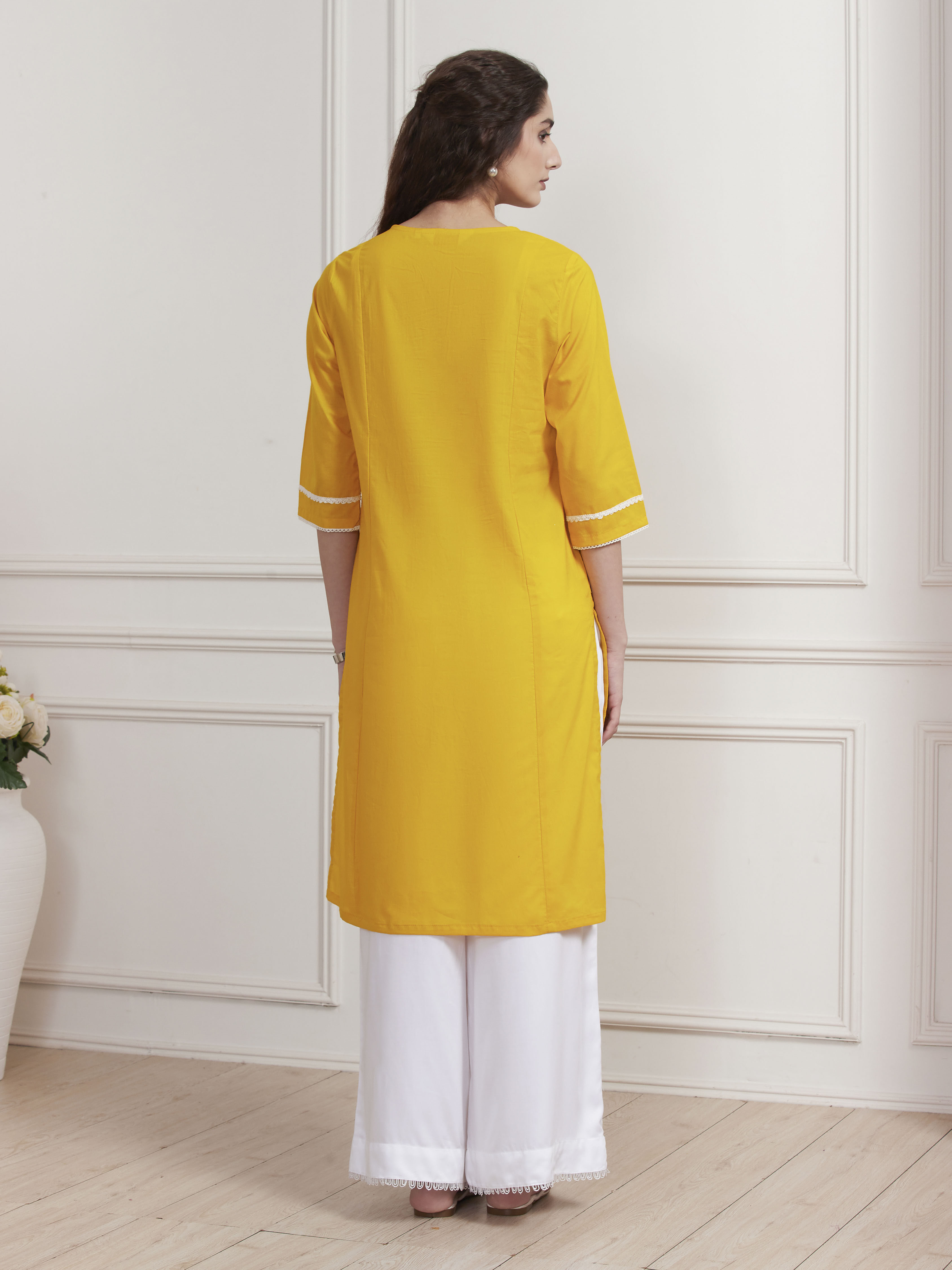 Yellow Cotton Solid Straight Kurta image number 3