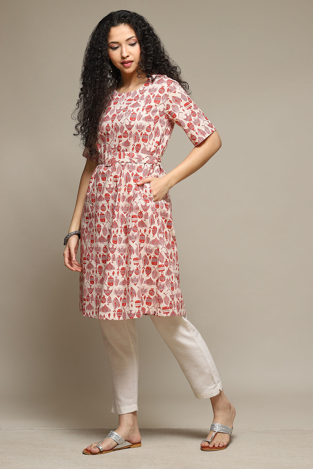 Coral Red Rayon Straight Printed Kurta image number 2