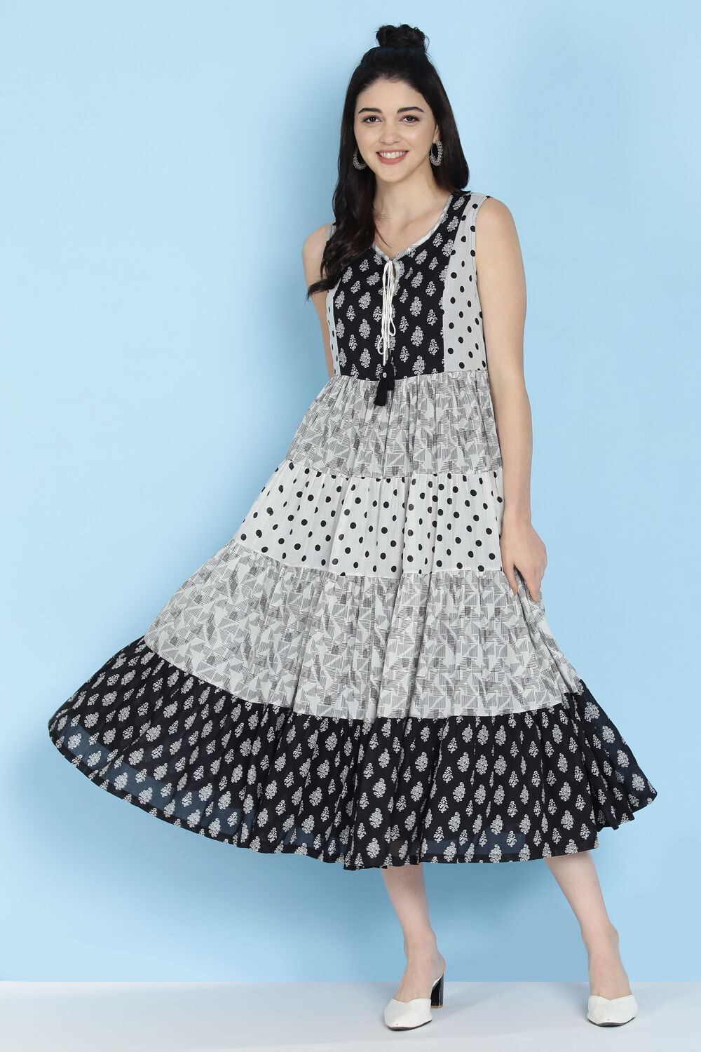 Black And White Cotton Fusion Wear Dress image number 3