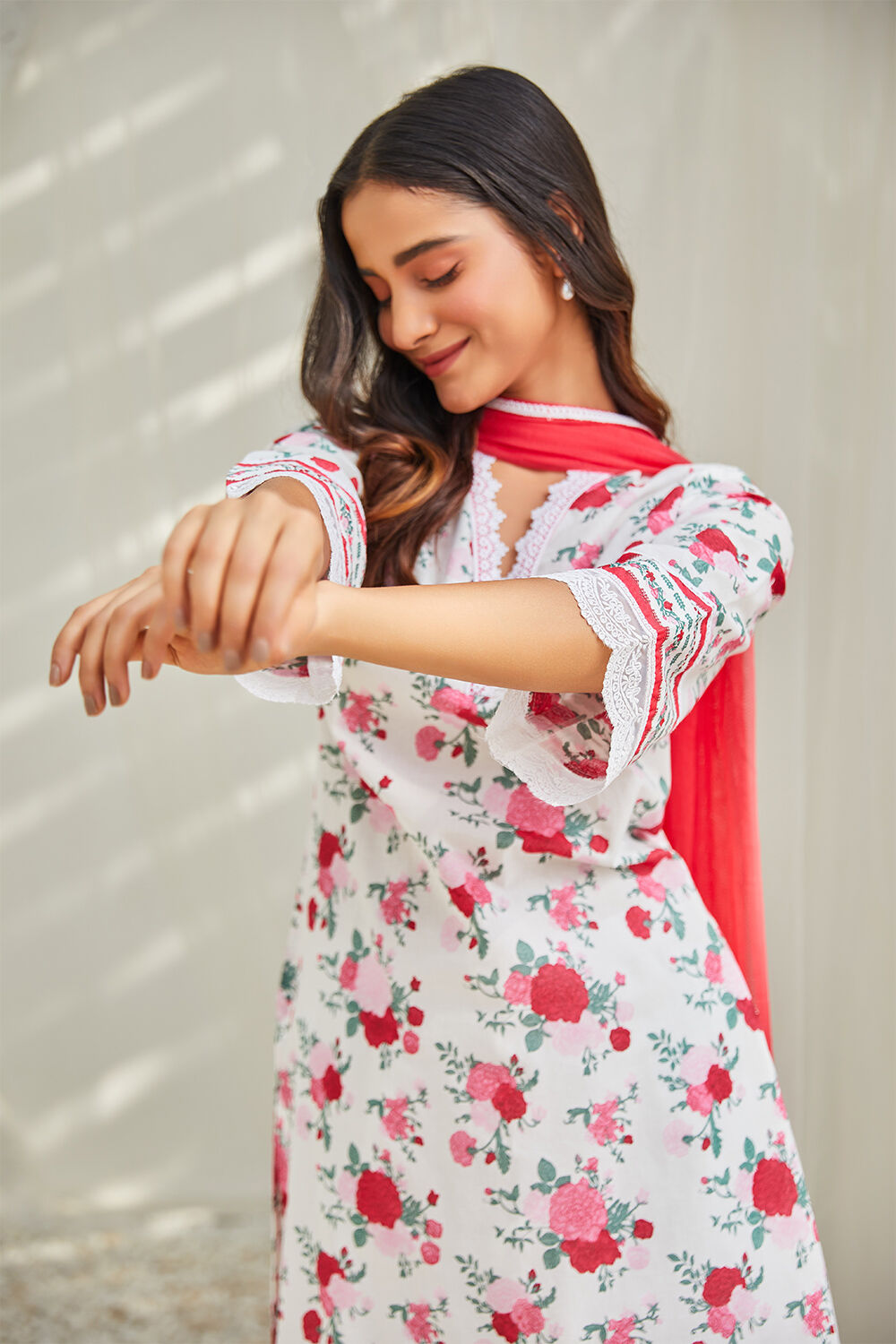 Off-White Cotton Printed Kurta & Palazzo Suit Set image number 7