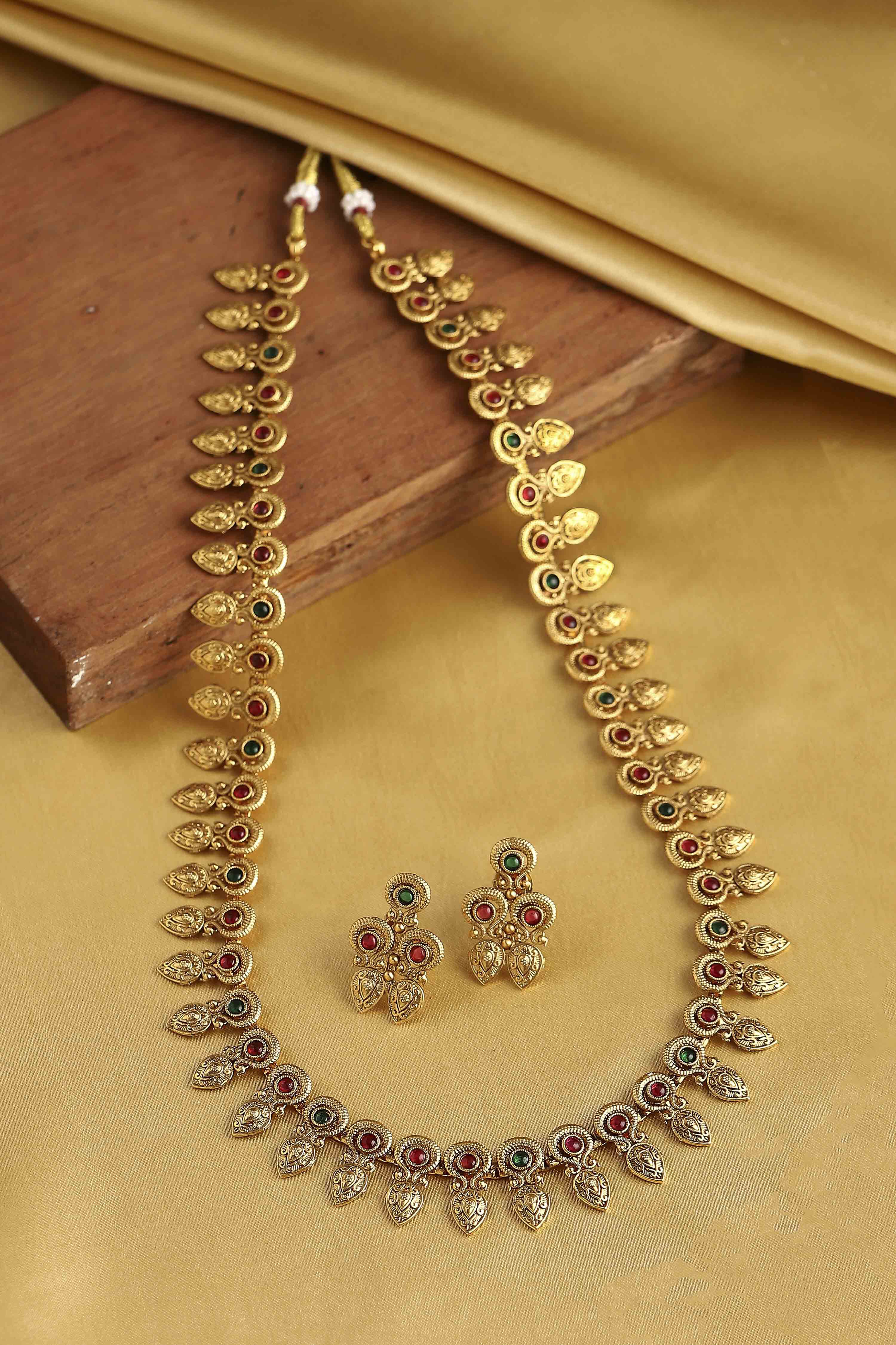 Gold Necklace Set image number 0