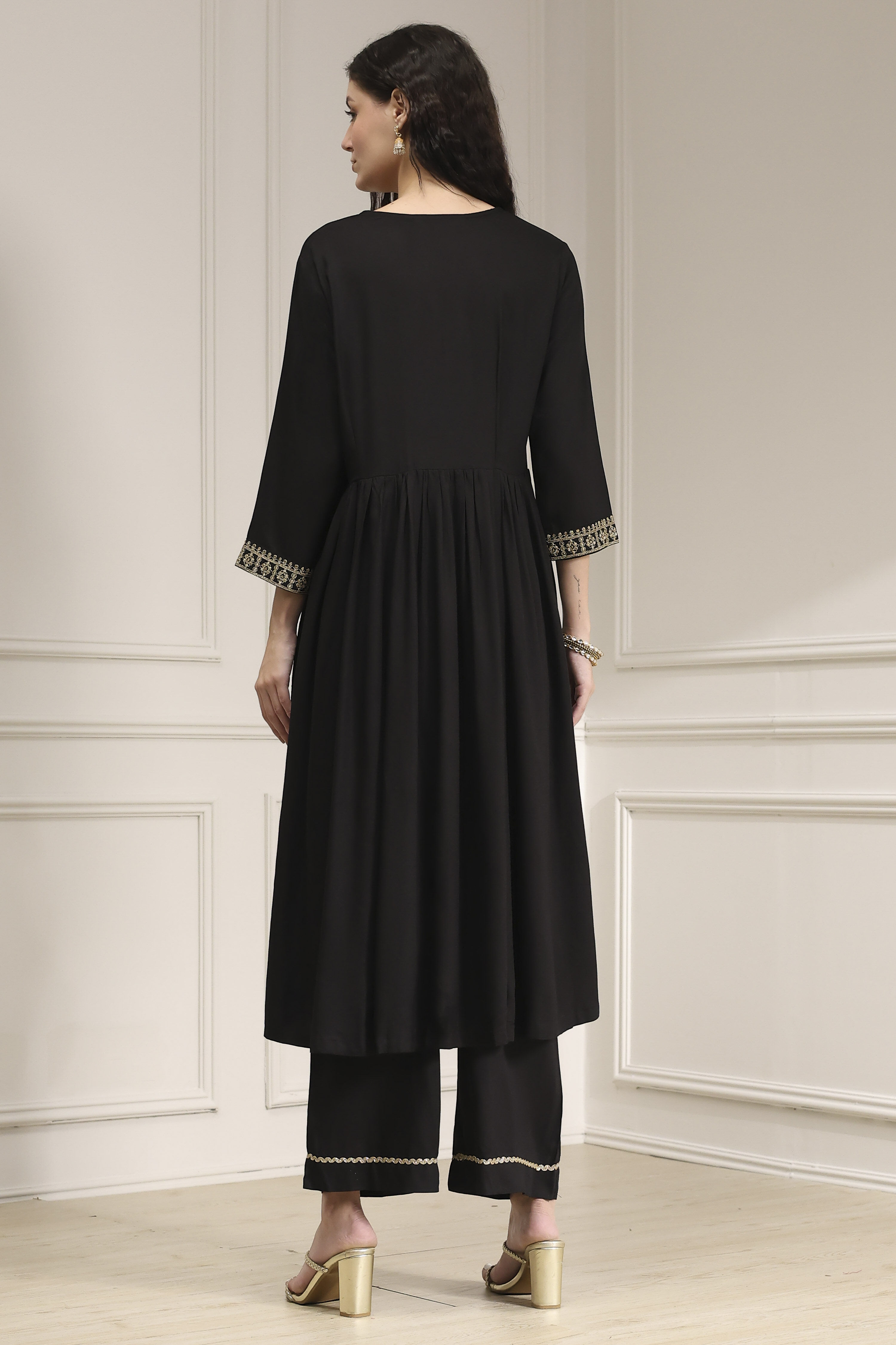 Black Embroidered Gathered Suit Set image number 3