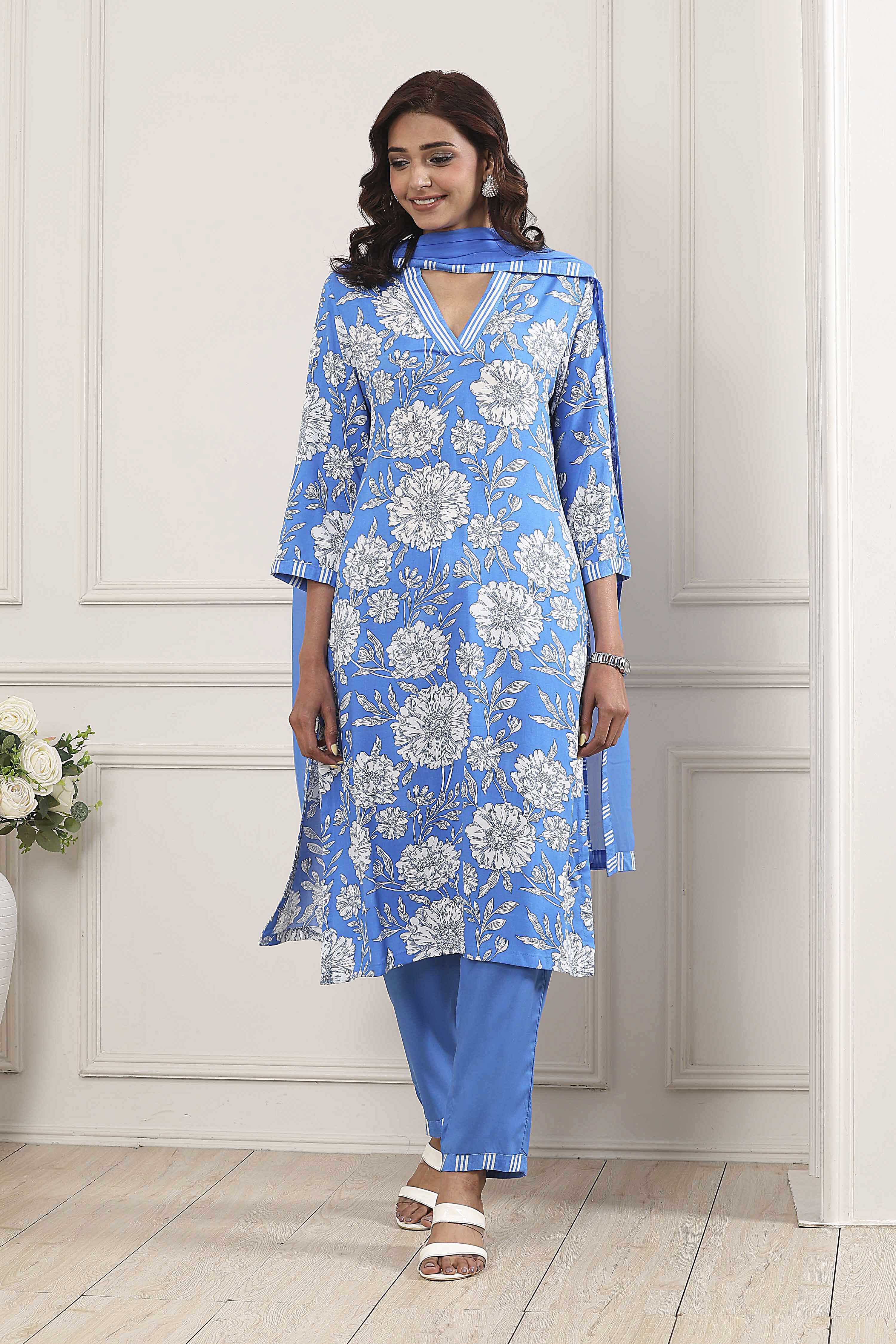 Blue Floral Printed Straight Suit Set image number 6