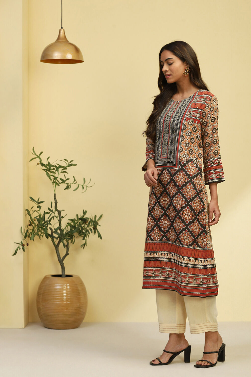 Brown Ethnic Motifs Printed Straight Kurta image number 2