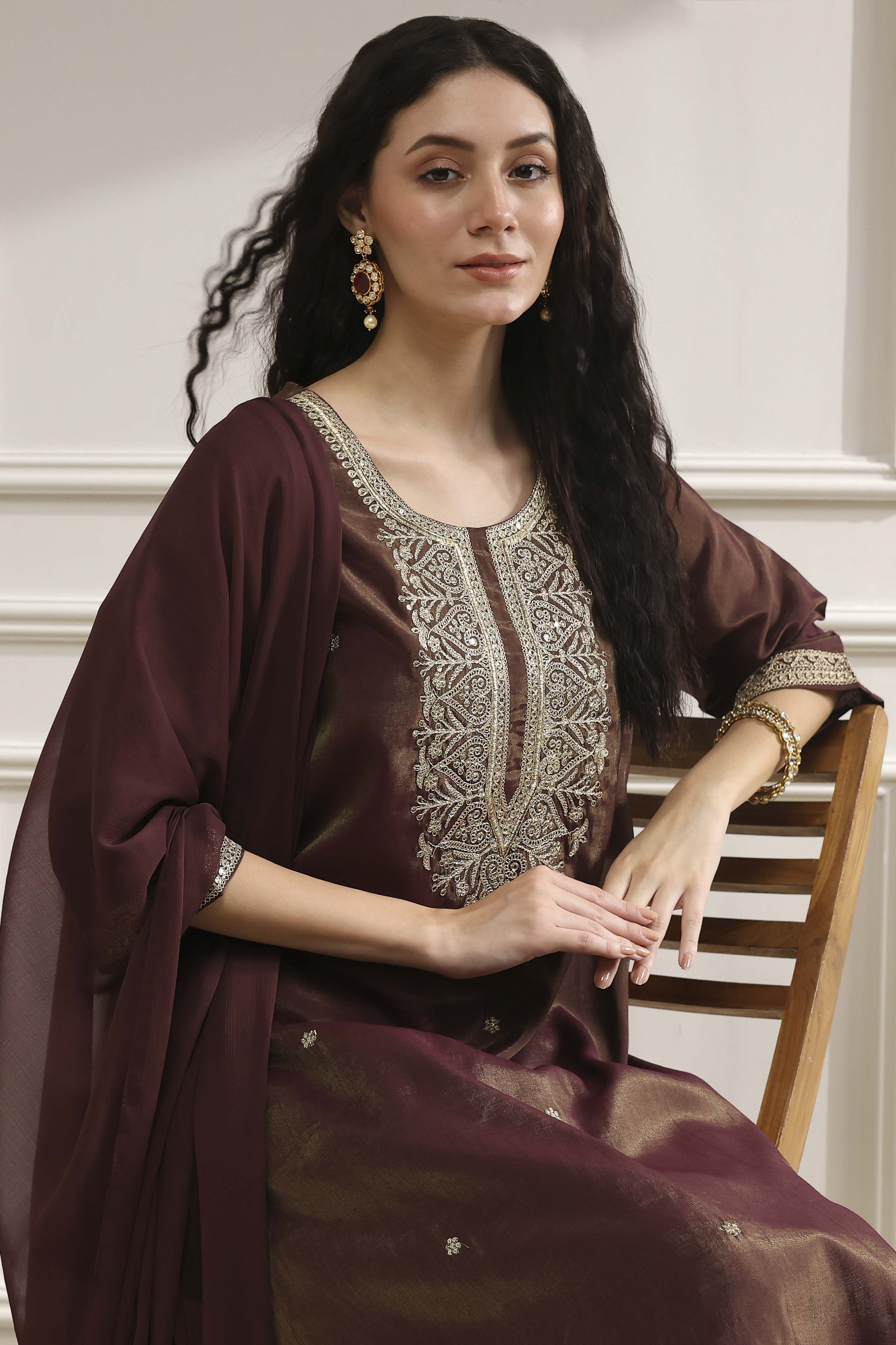 Green Embroidered Straight Suit Set image number 7