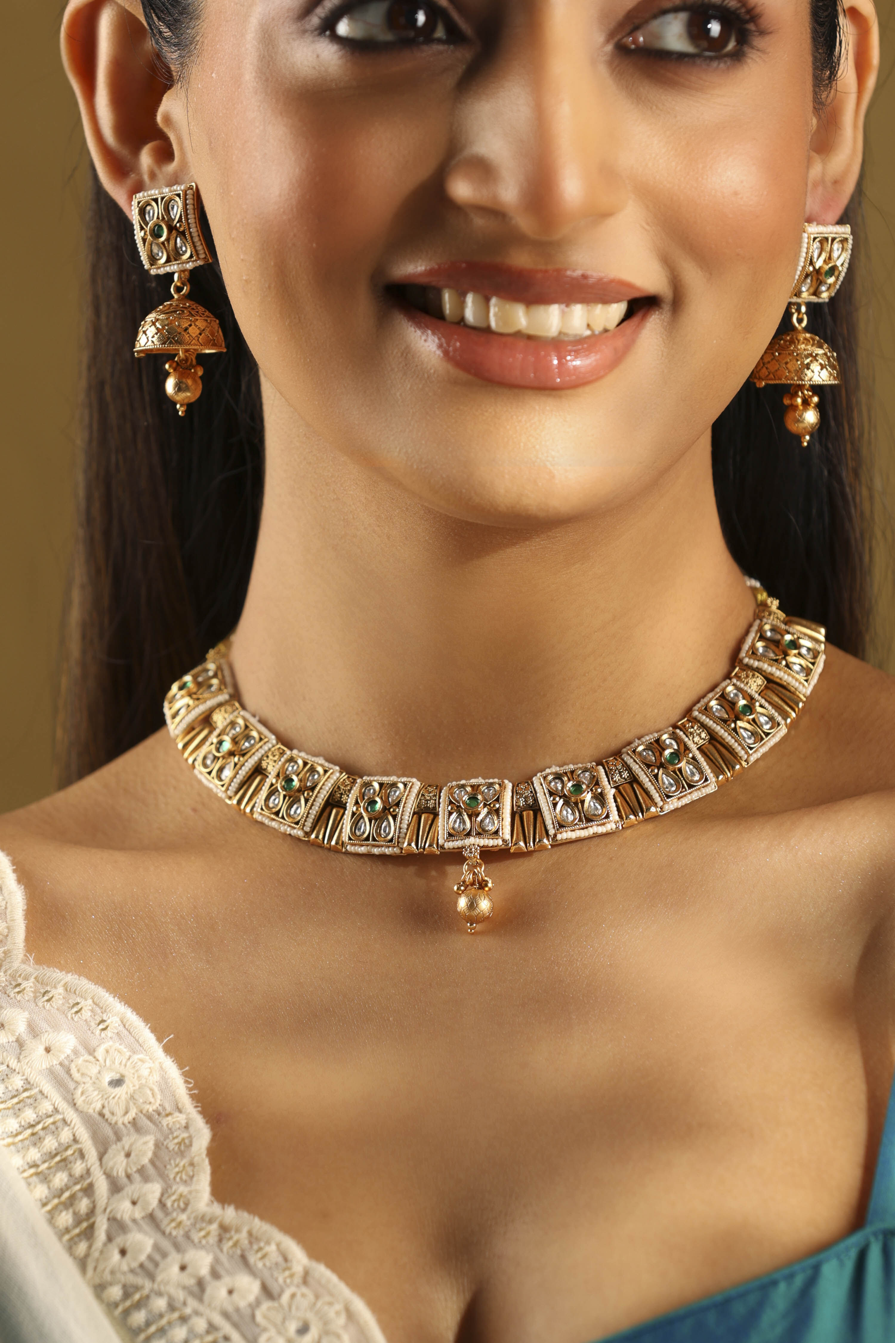 Green Alloy Necklace Set image number 3