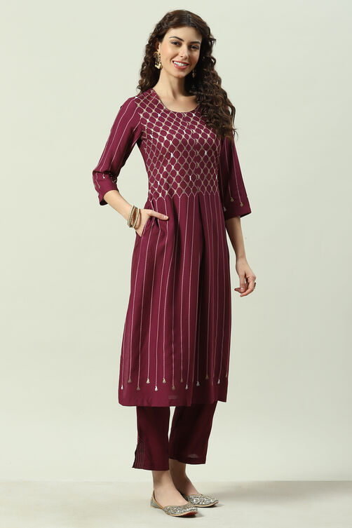 Plum Printed Rayon Straight Kurta Regular Pant Suit Set image number 5