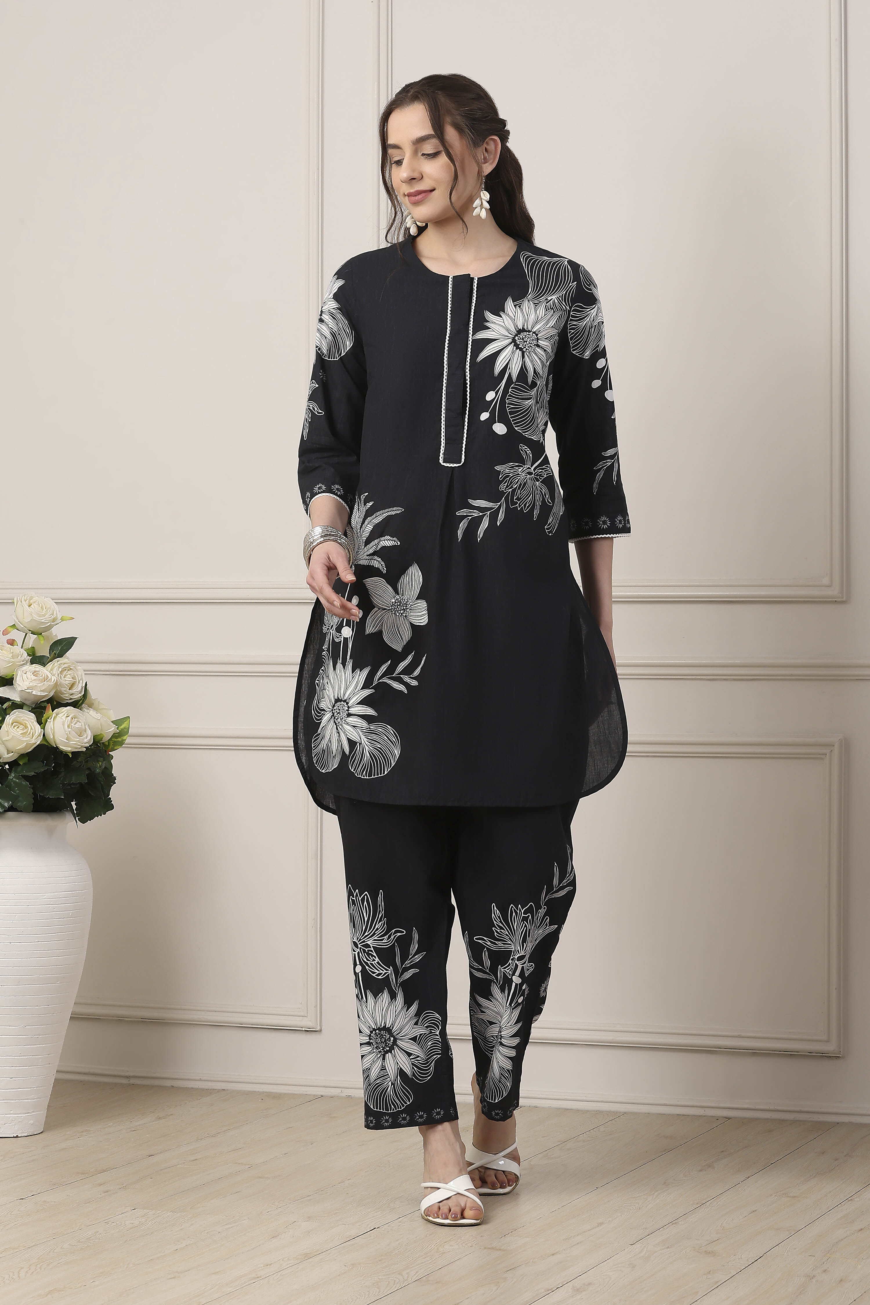 Black Cotton Floral Placement Straight Suit Set image number 6