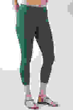 Green Cotton Lycra Solid Fitted Cropped Leggings image number 3
