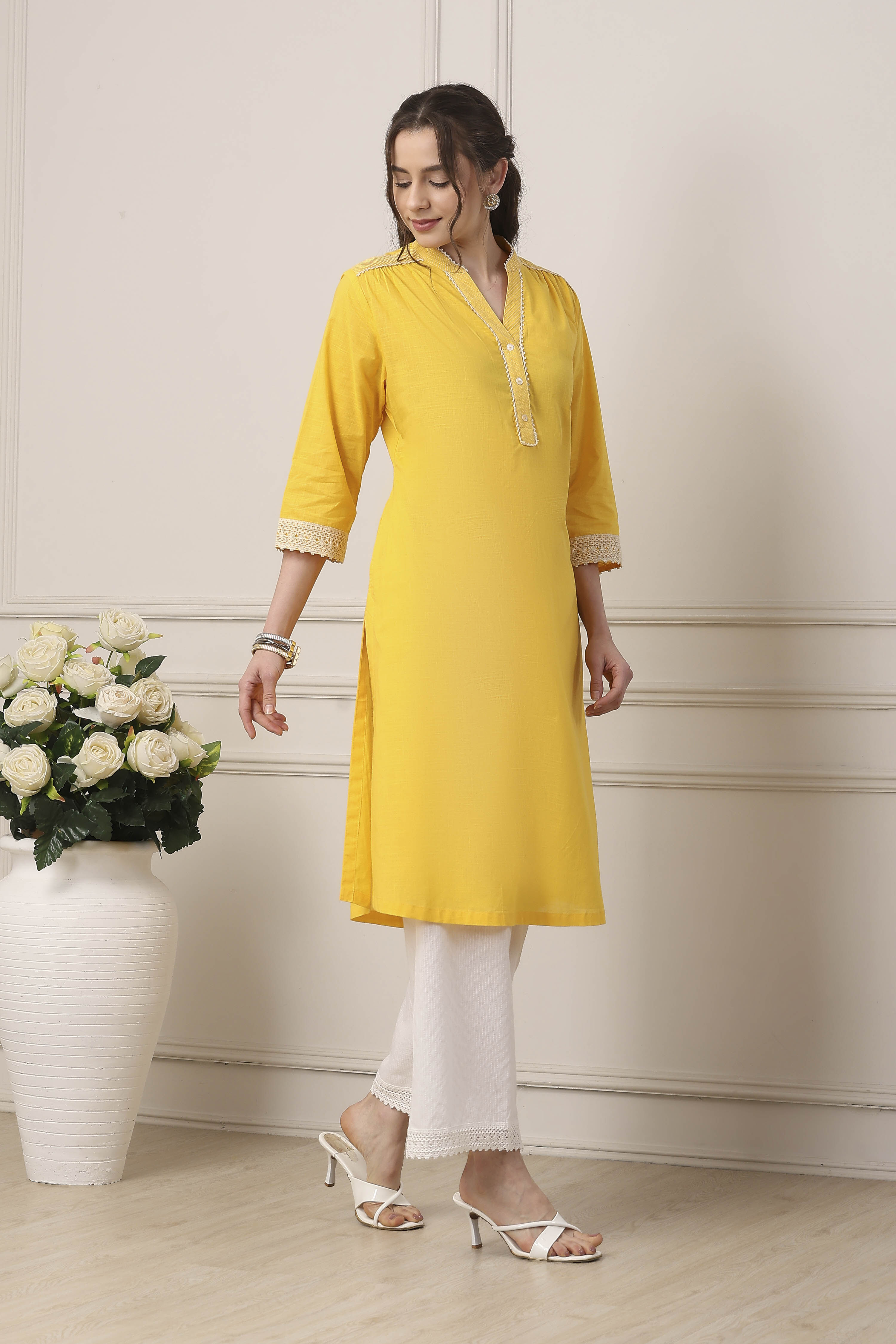 Yellow Cotton Solid Straight Kurta image number 4