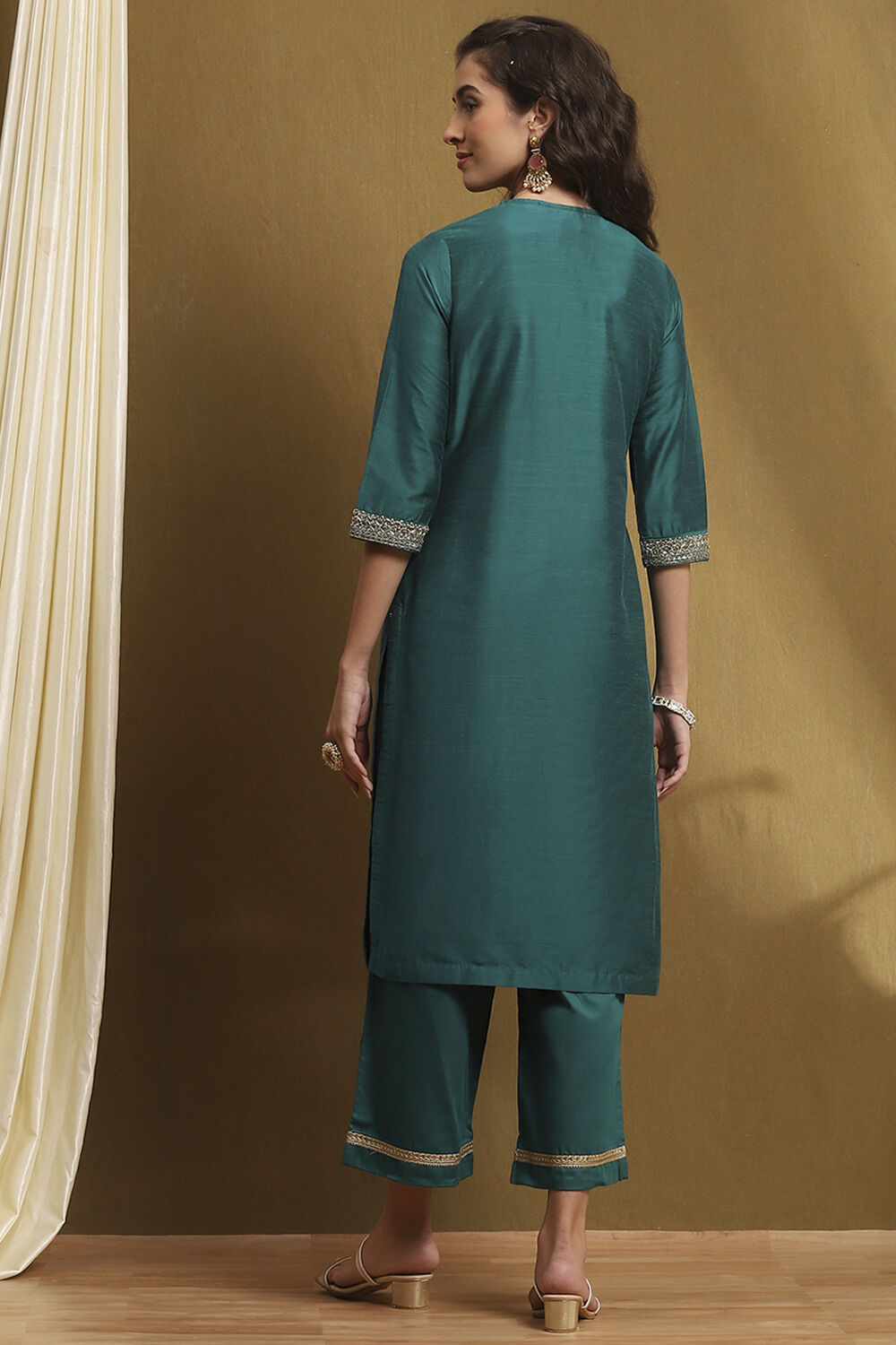 Off-White Embellished Festive Straight Suit Set image number 5