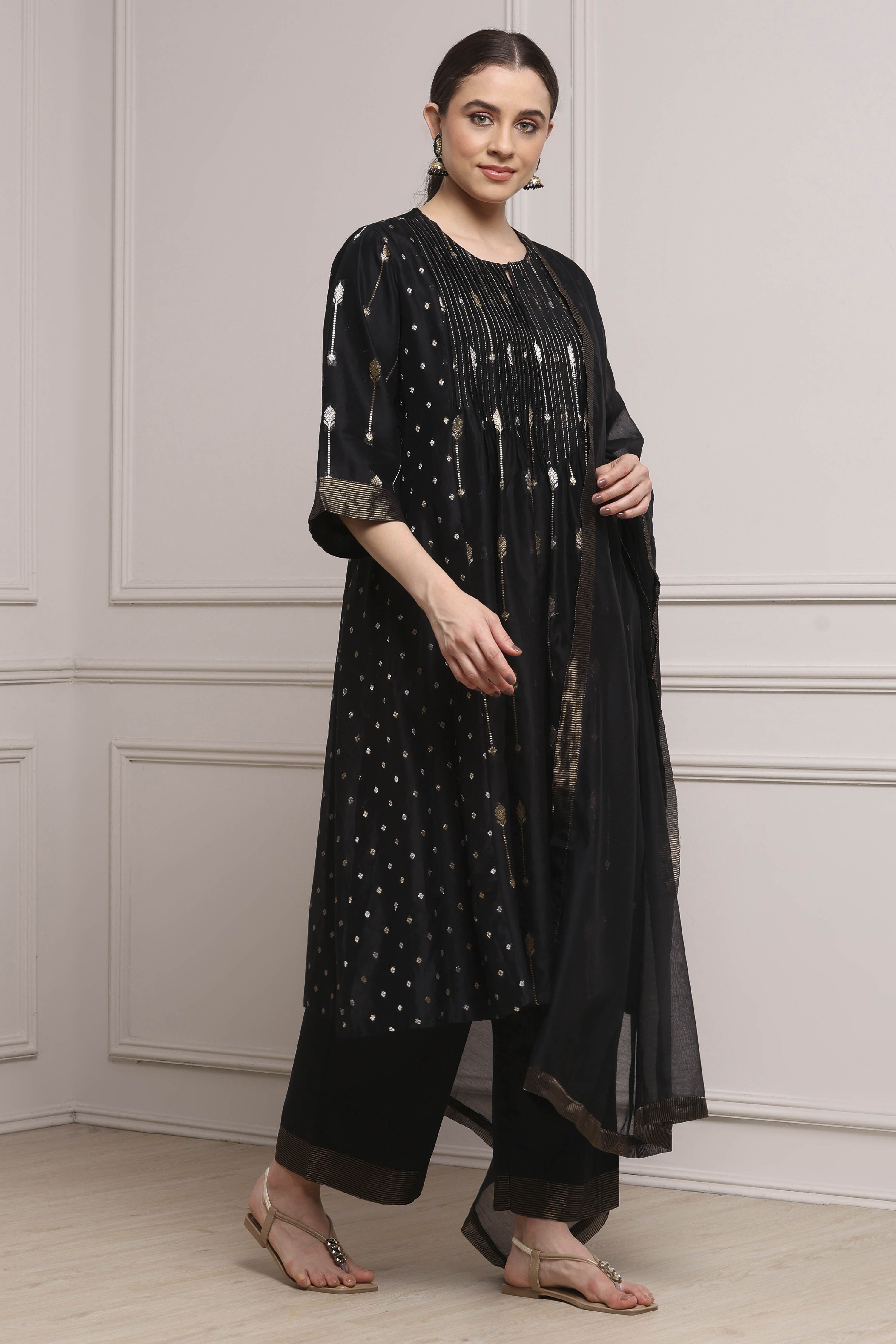 Black Silk Yarndyed Gathered Suit Set image number 5
